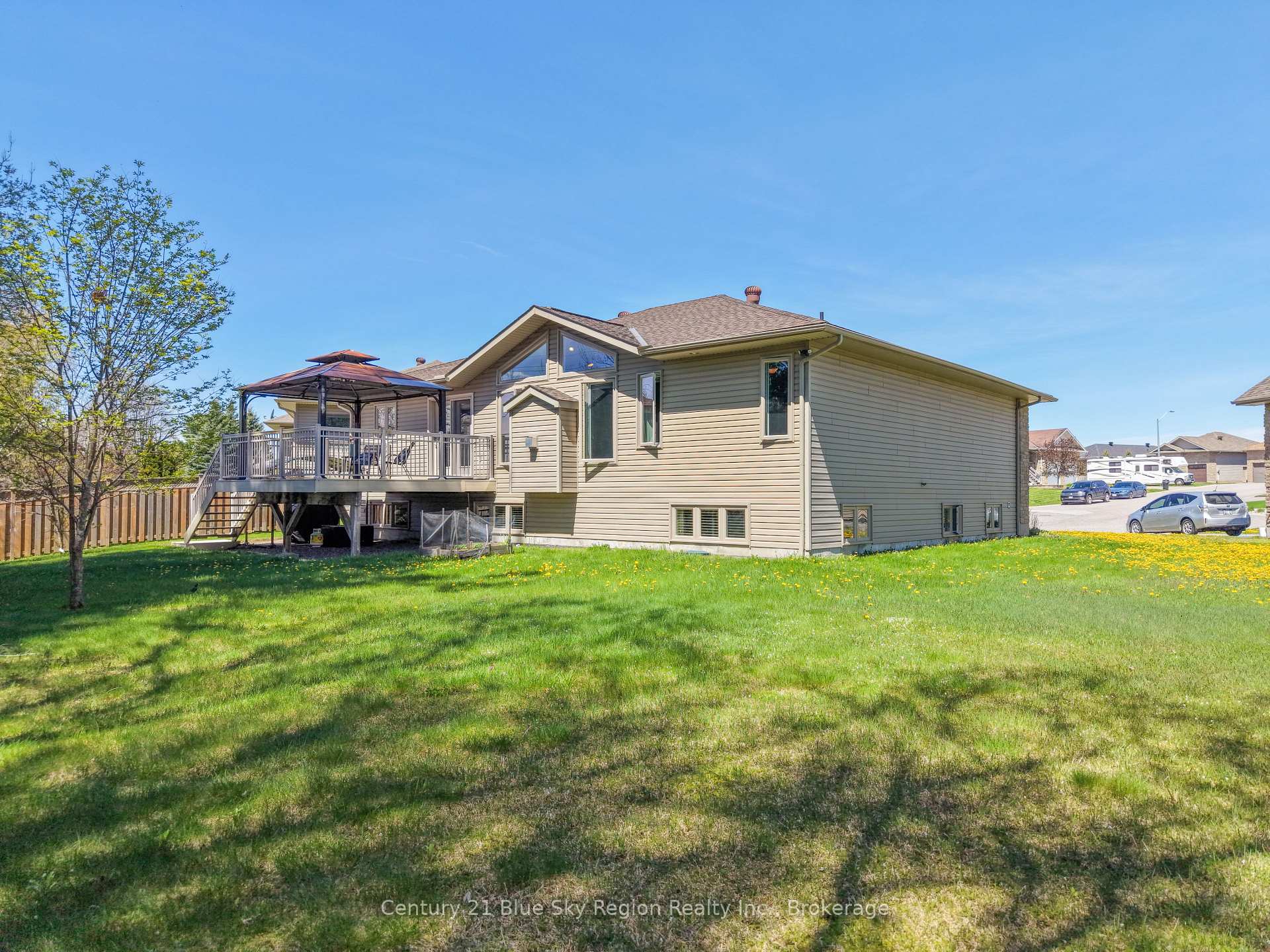 10 Linden Lane, North Bay — photo 4 of 5