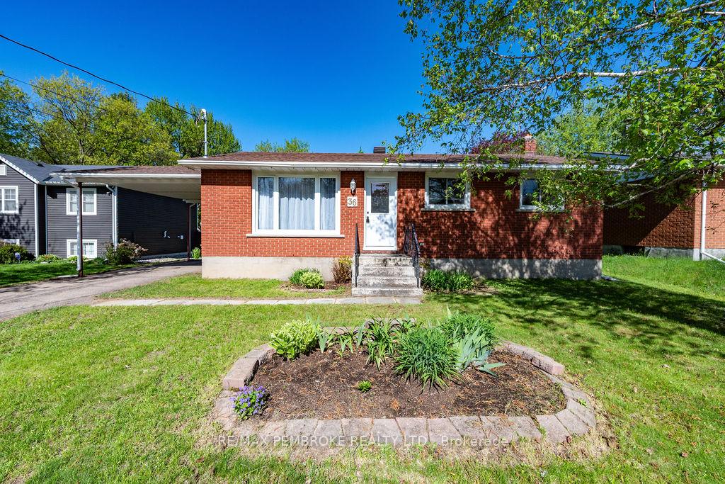 36 Selkirk Street, Petawawa, ON K8H 1P2 — Petawawa, Ontario