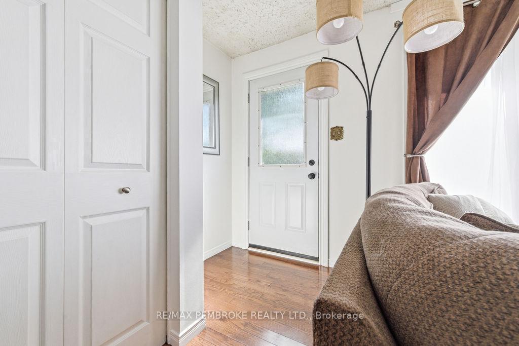 36 Selkirk Street, Petawawa — photo 5 of 5
