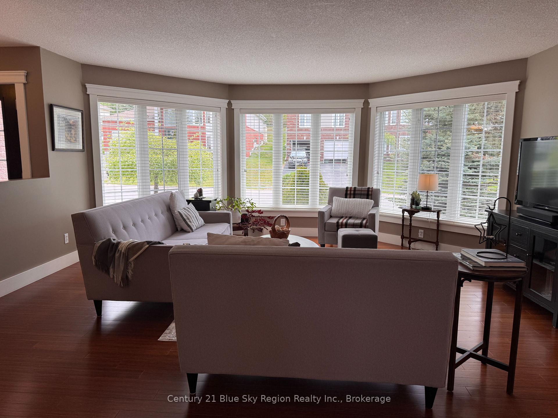 125 Bain Drive, North Bay — photo 4 of 5