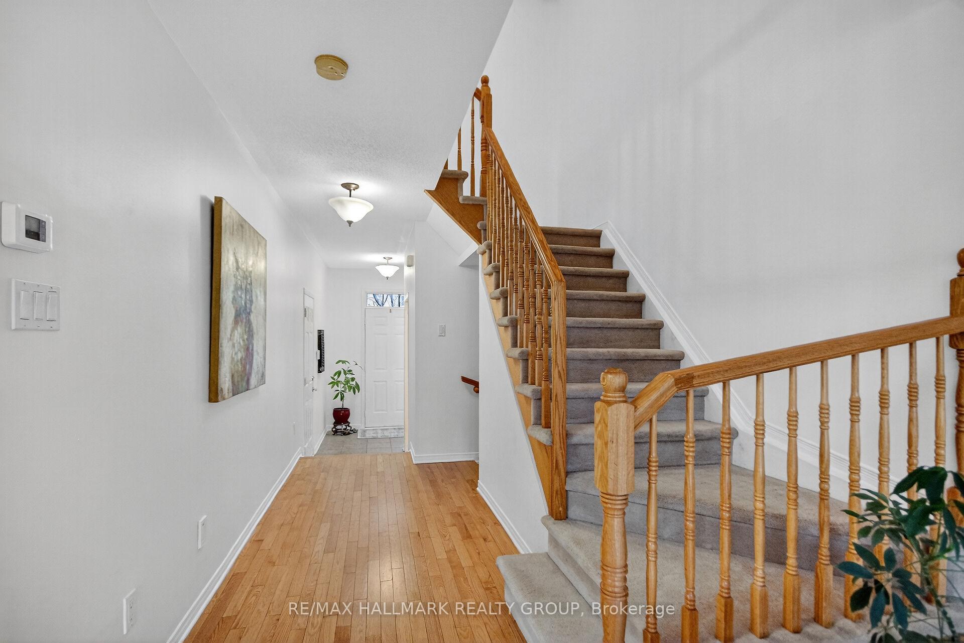 135 Gatespark Private, Kanata — photo 5 of 5
