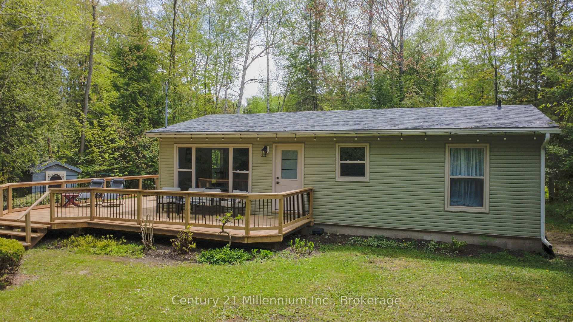 28 Jay Street, Saugeen Shores — photo 2 of 5