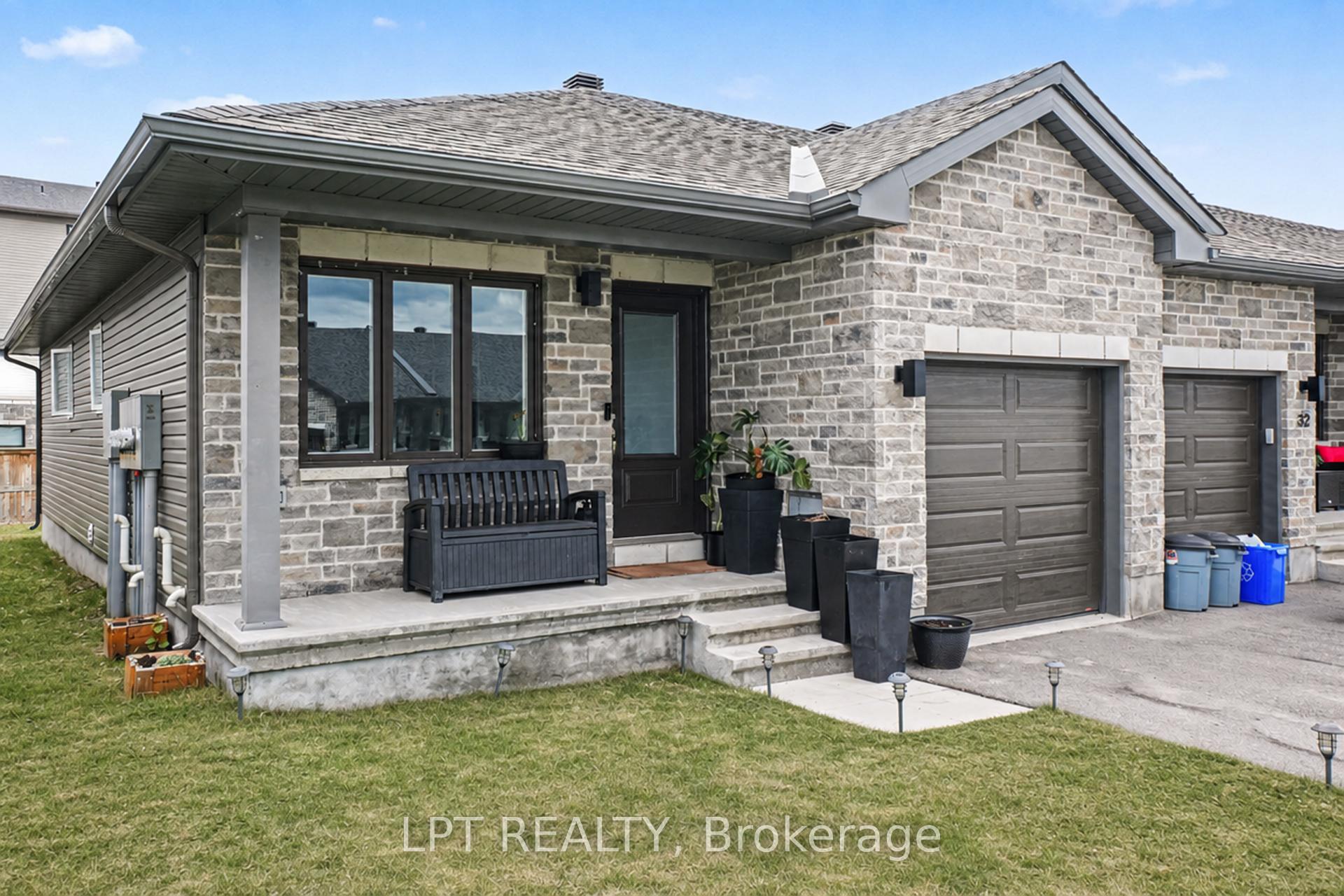 34 Morgan Clouthier Way, Arnprior — photo 2 of 5