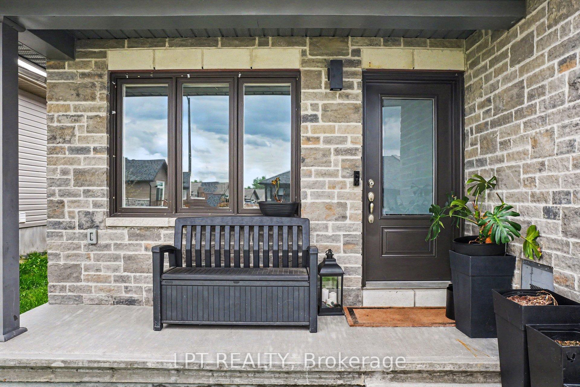 34 Morgan Clouthier Way, Arnprior — photo 3 of 5