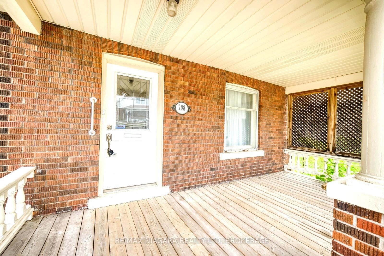 208 Hellems Avenue, Welland — photo 2 of 5