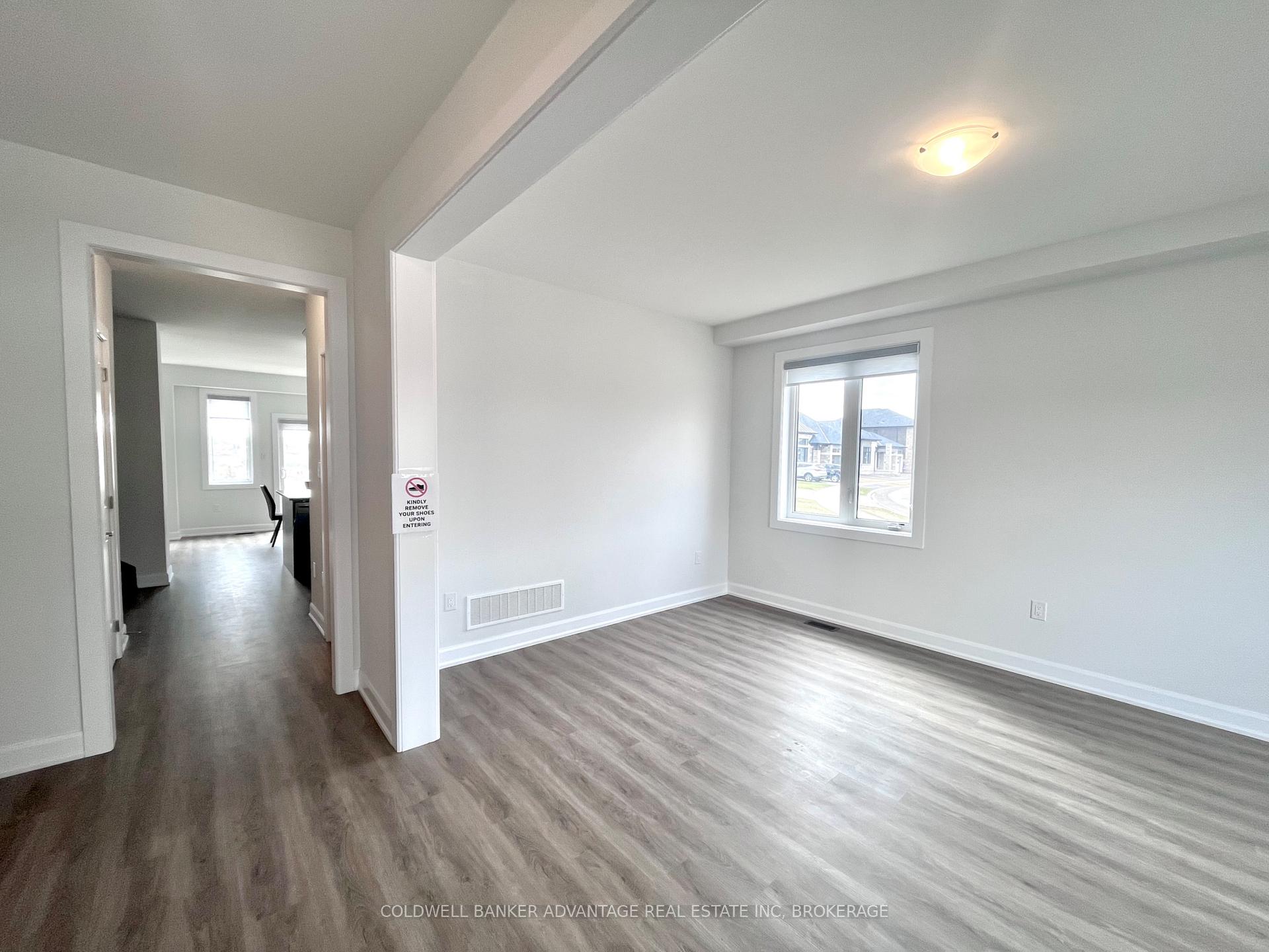 714 Daimler Parkway, Welland — photo 4 of 5