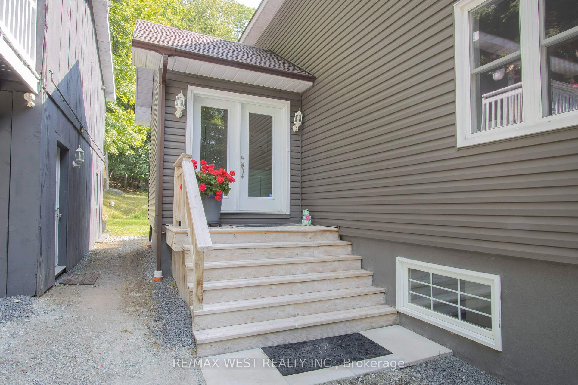 1158 Lorne Lane, Dysart et al — photo 4 of 5