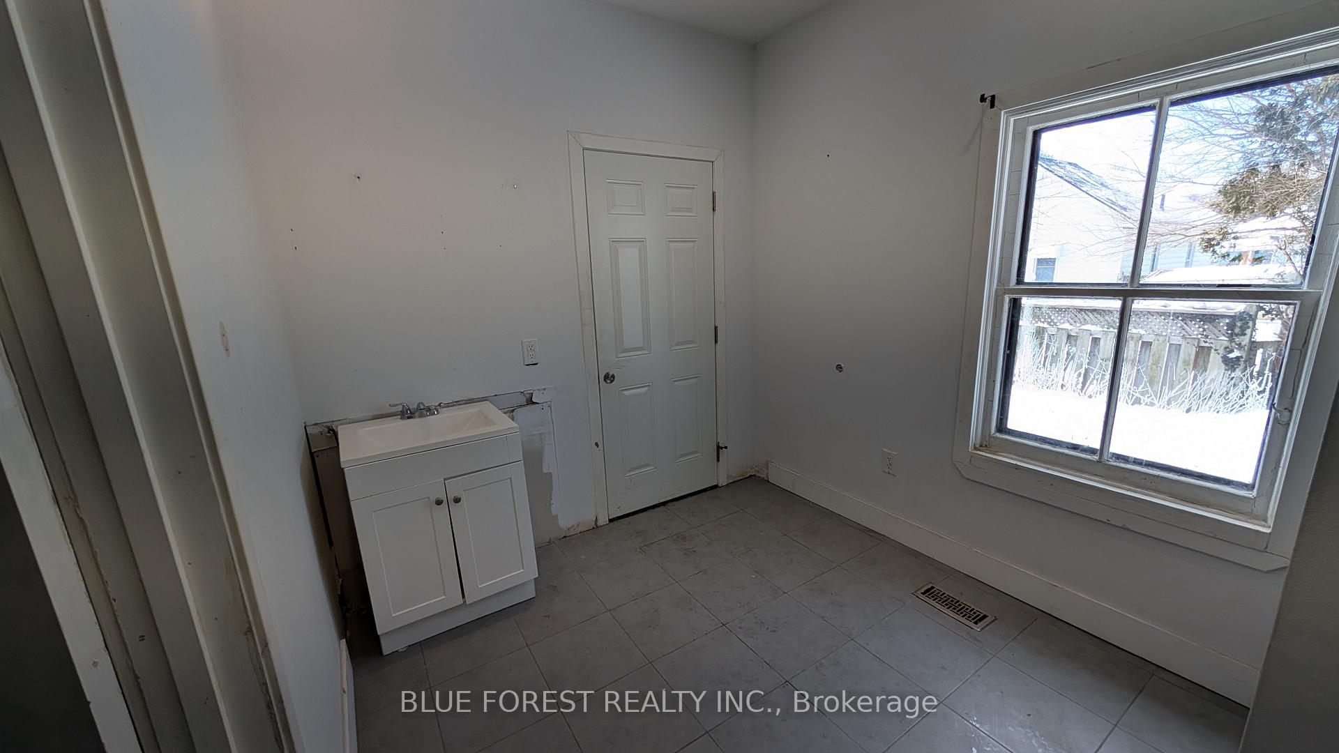 26 Nolan Street, St. Thomas — photo 5 of 5