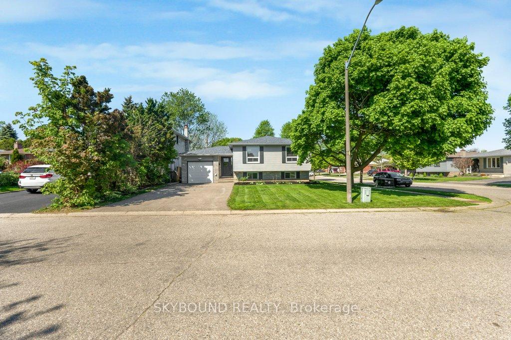 2 Pacer Court, Brantford, ON N3P 1N5 — Brantford, Ontario