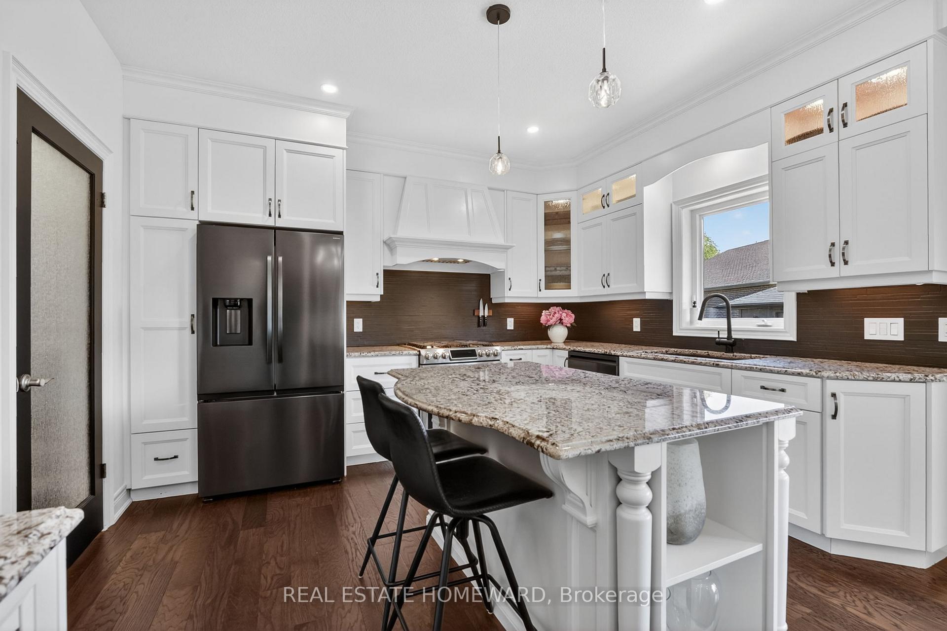 56 Calista Drive, Welland — photo 3 of 5
