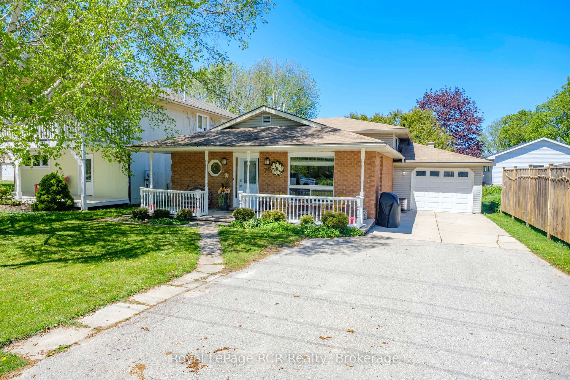 74 Grenville Street N, Saugeen Shores, ON N0H 2L0 — Saugeen Shores, Ontario