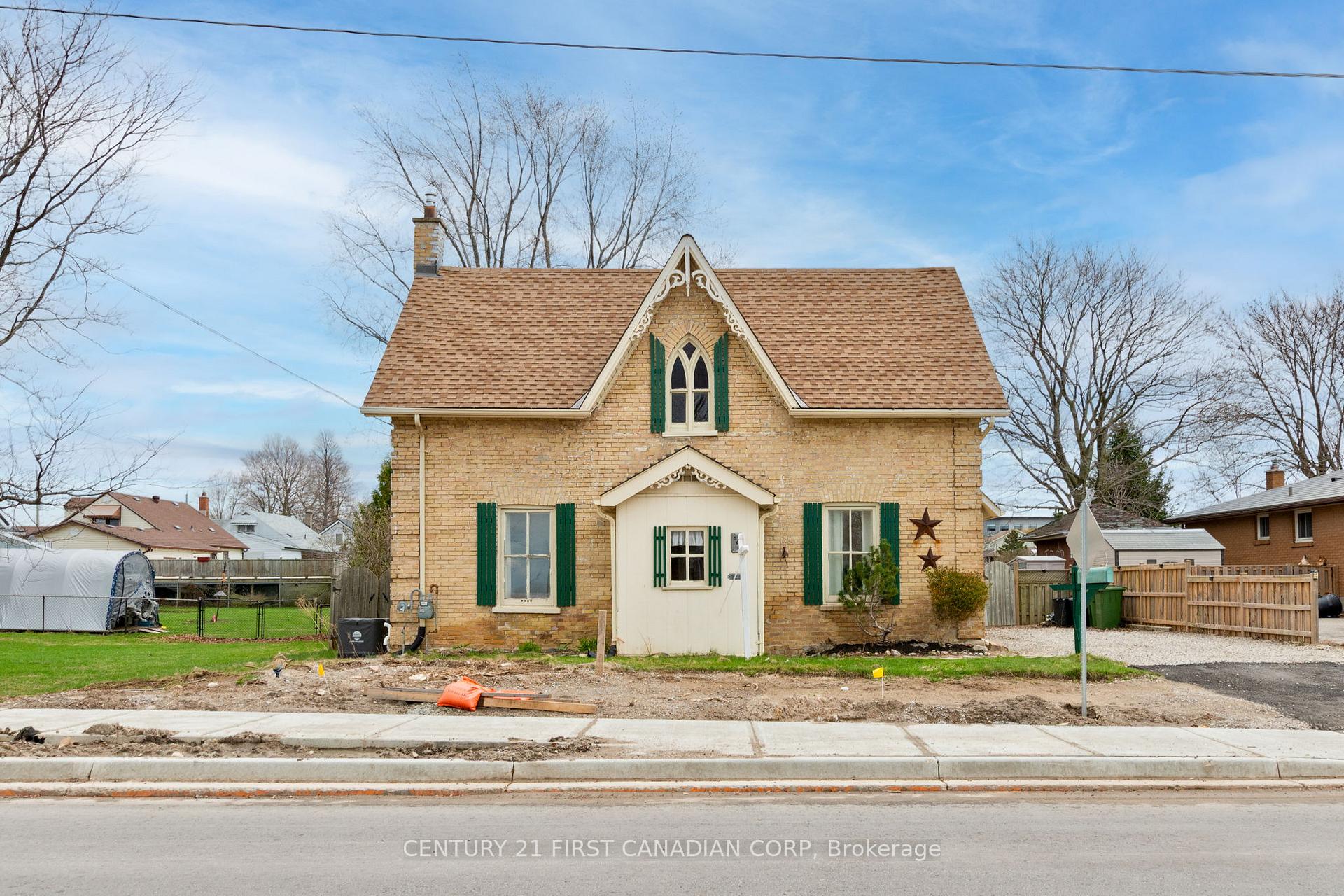 1 Fairview Avenue, St. Thomas — photo 2 of 5