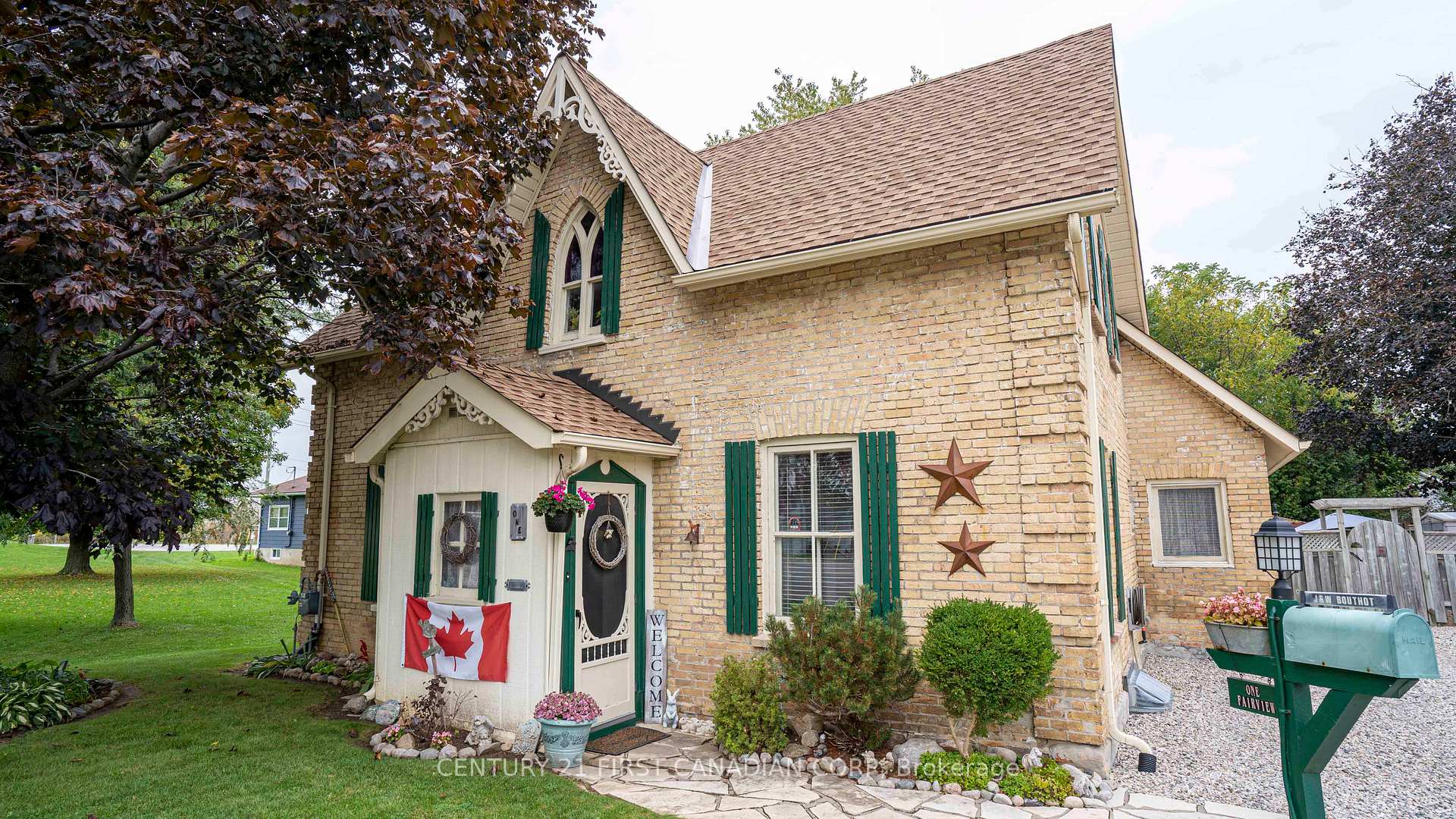 1 Fairview Avenue, St. Thomas — photo 3 of 5