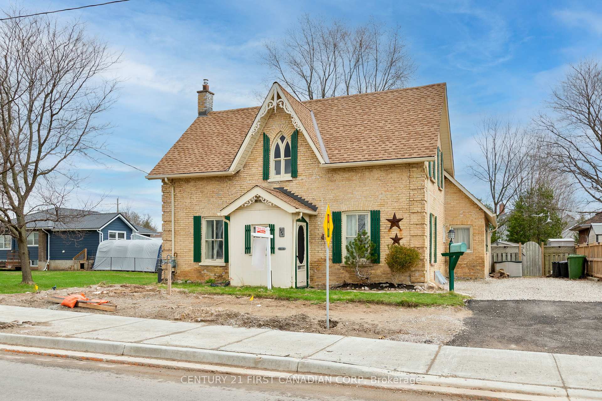 1 Fairview Avenue, St. Thomas — photo 4 of 5