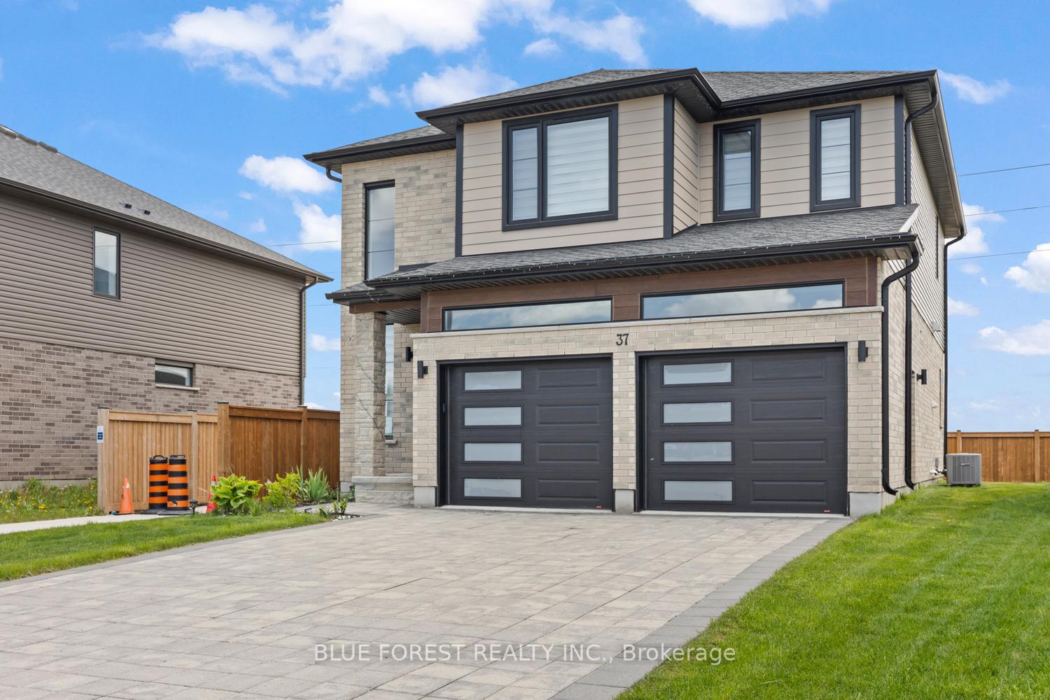 37 Evylean Court, St. Thomas — photo 3 of 5
