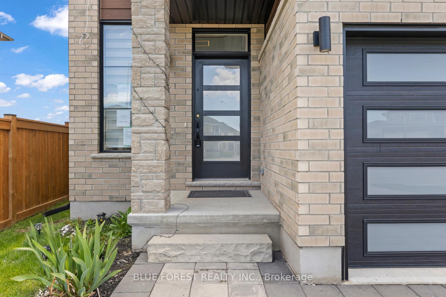 37 Evylean Court, St. Thomas — photo 4 of 5