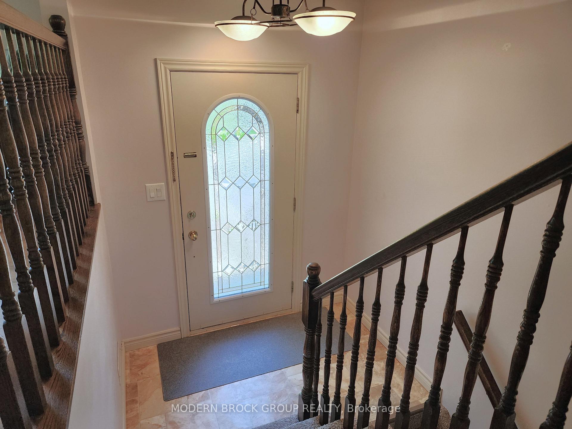 382 PEARL Street W, Brockville — photo 4 of 5
