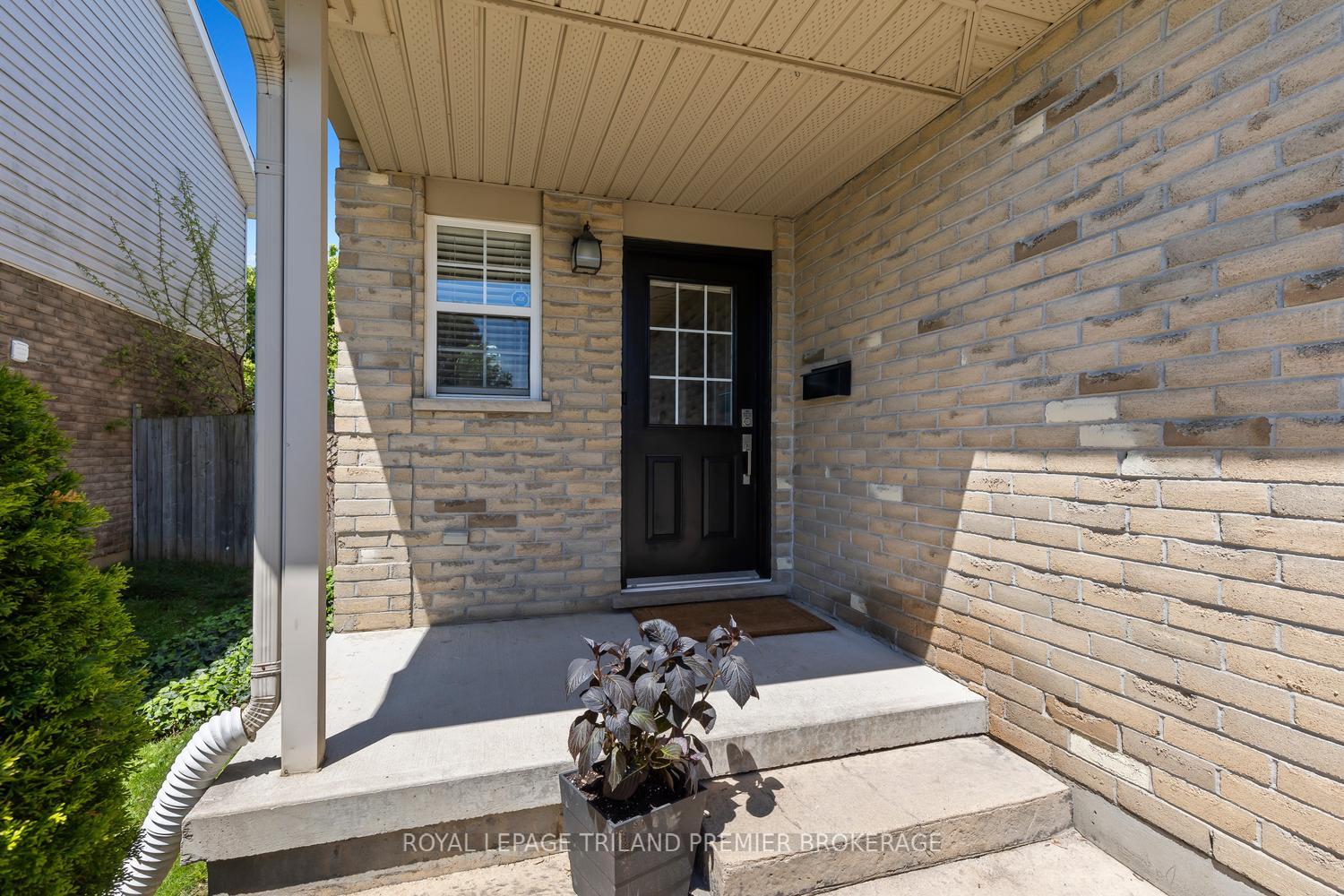 872 Marigold Street, London North — photo 2 of 5