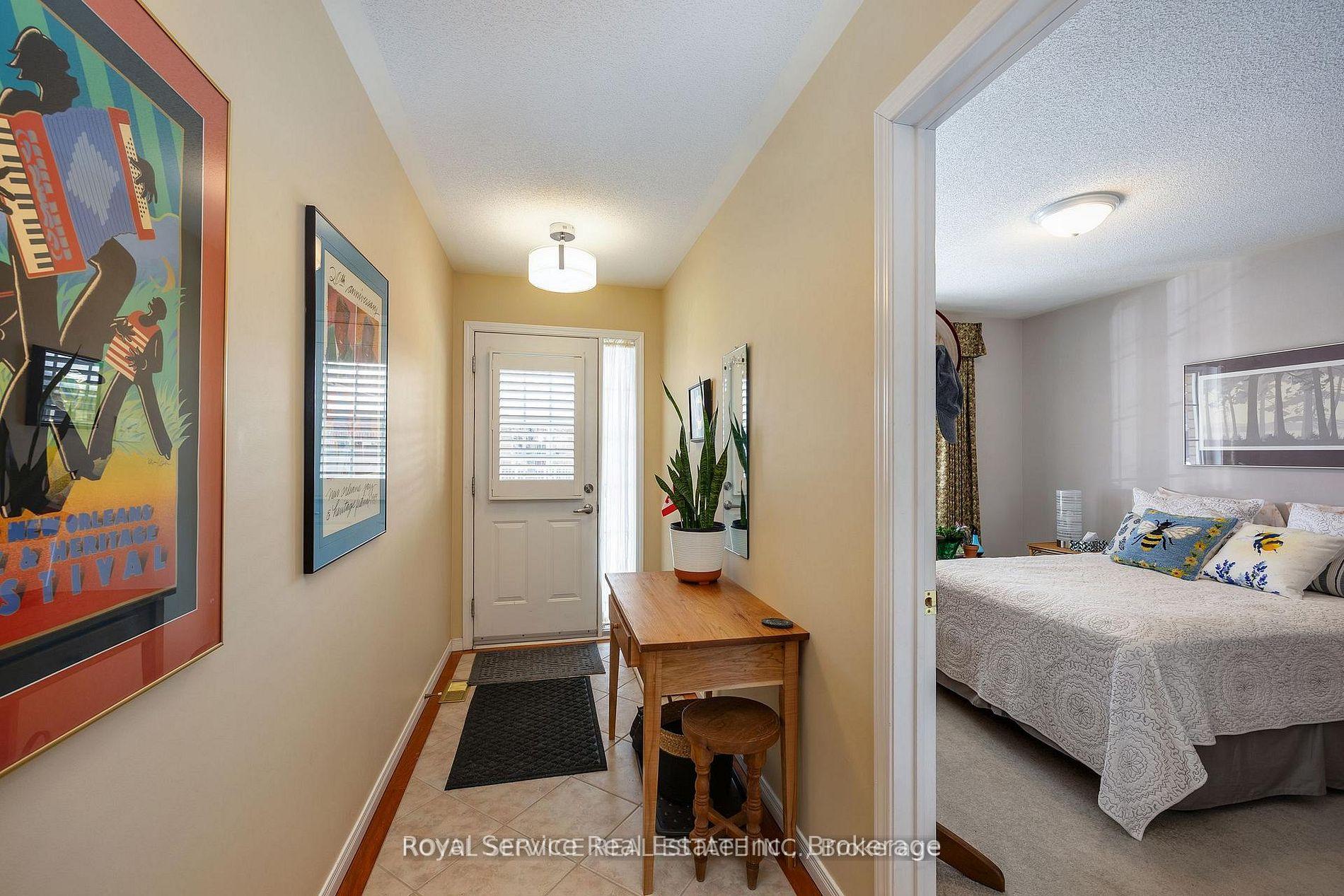 877 Wentworth Street 6, Peterborough — photo 3 of 5