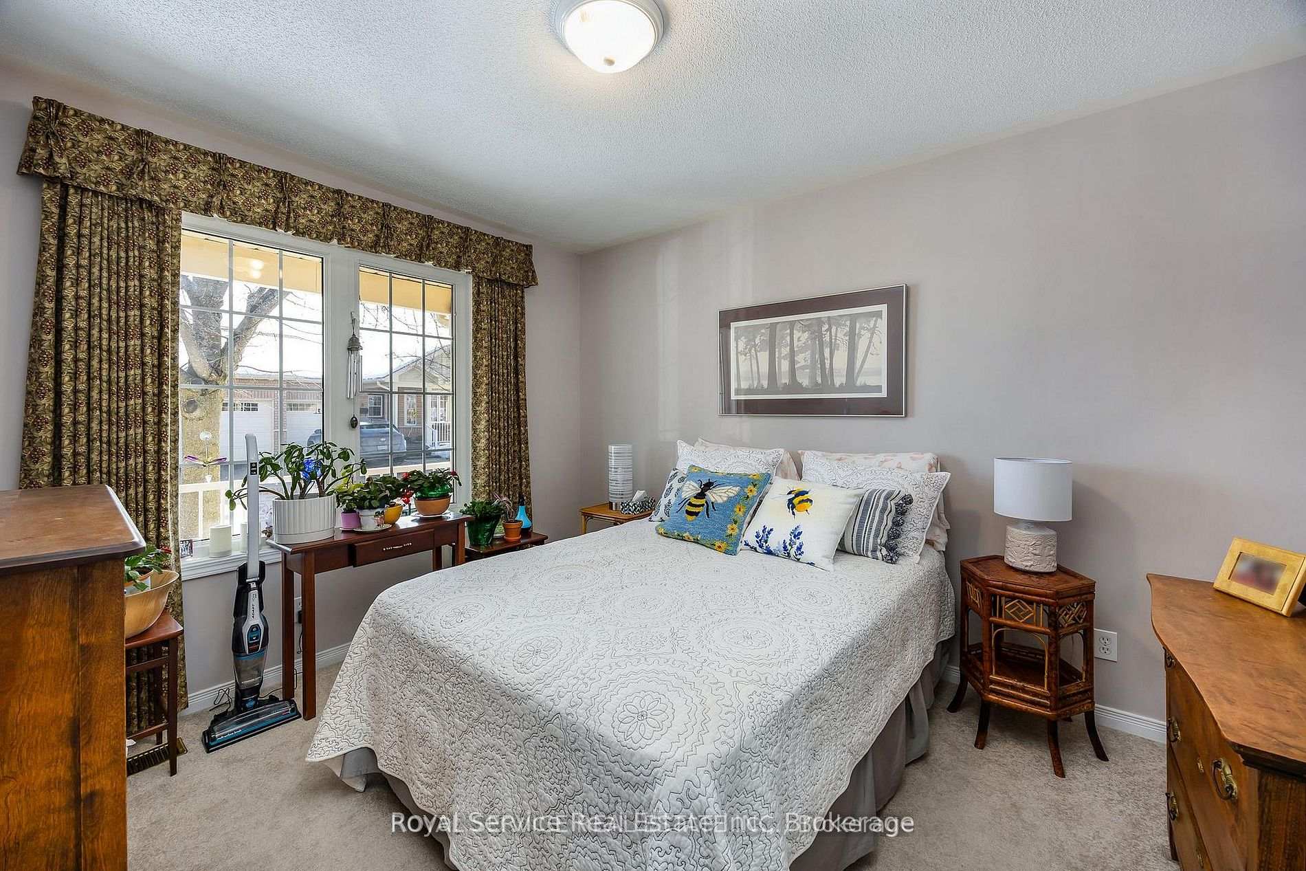 877 Wentworth Street 6, Peterborough — photo 4 of 5