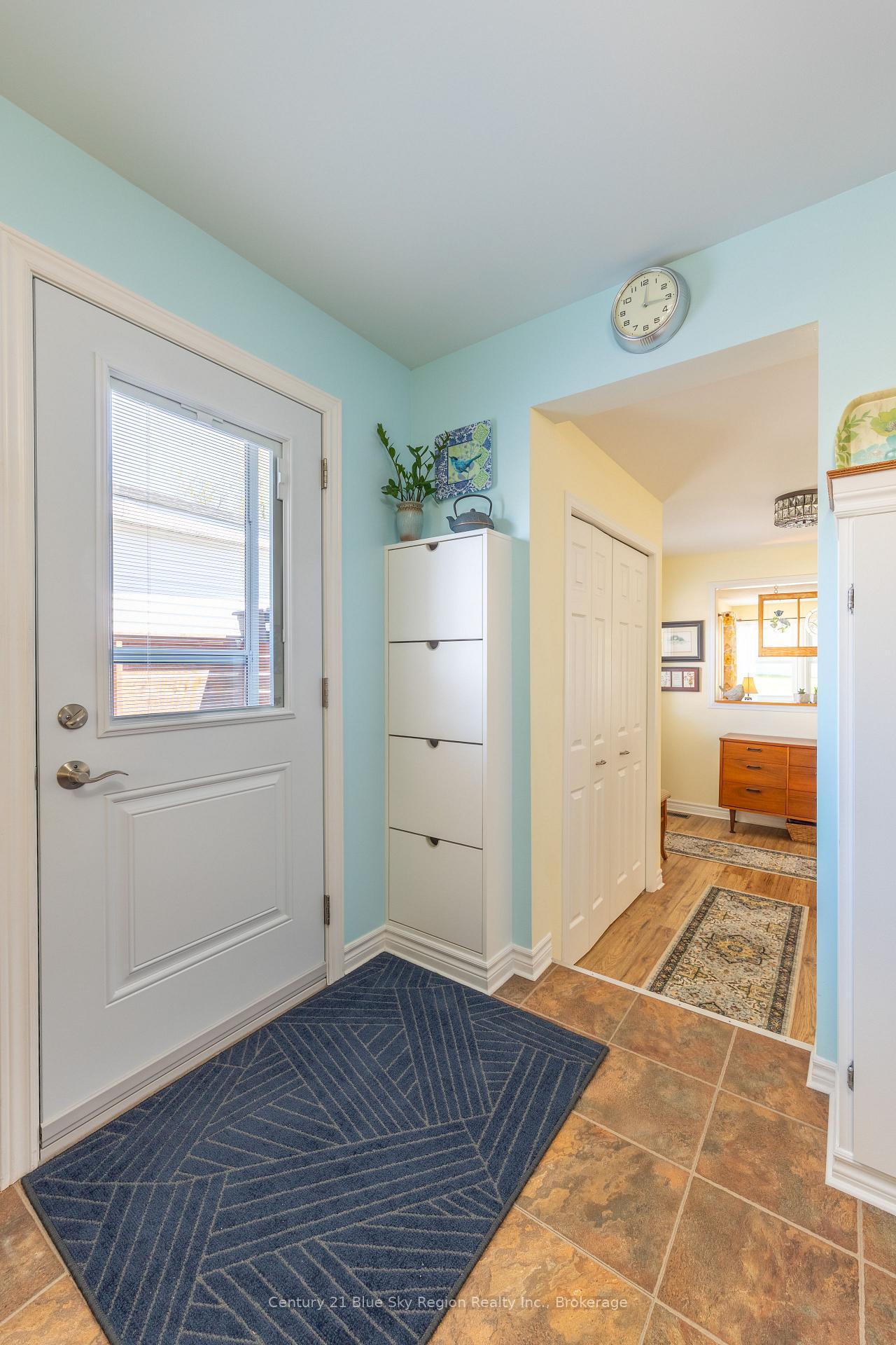 777 Douglas Street, North Bay — photo 3 of 5
