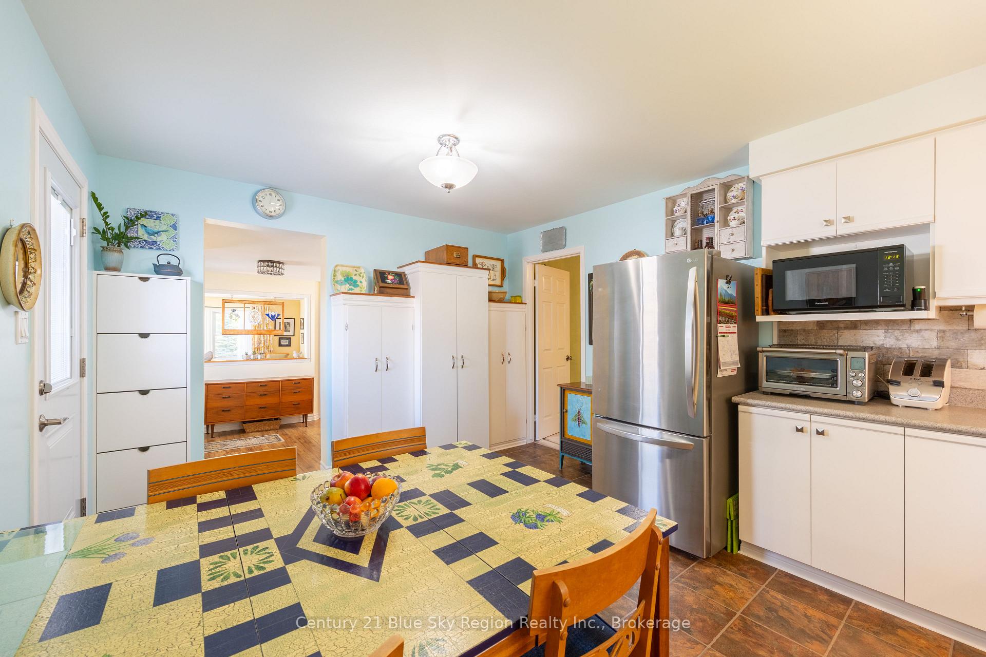 777 Douglas Street, North Bay — photo 4 of 5