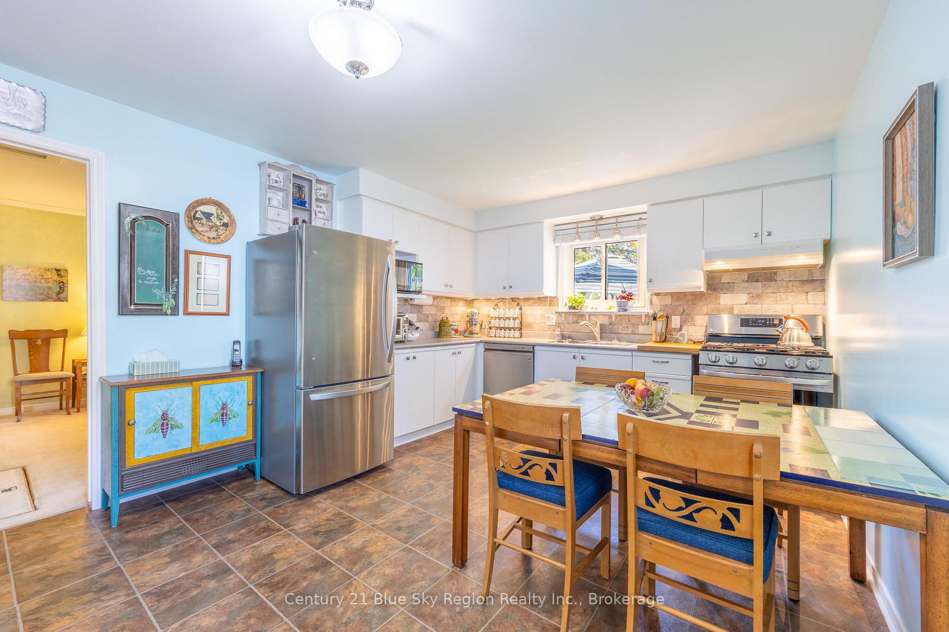 777 Douglas Street, North Bay — photo 5 of 5