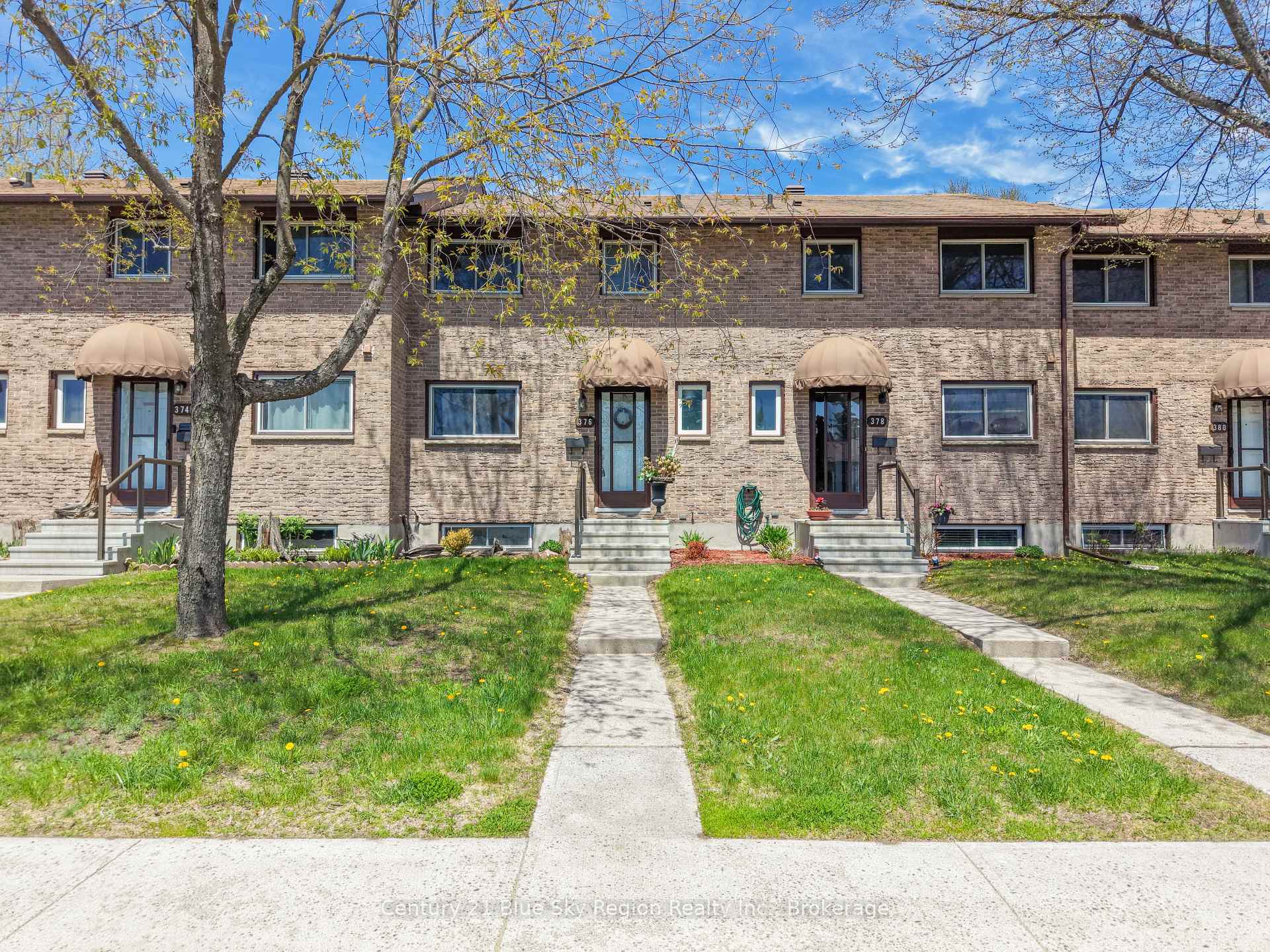 376 Wickstead Avenue, North Bay — photo 3 of 5