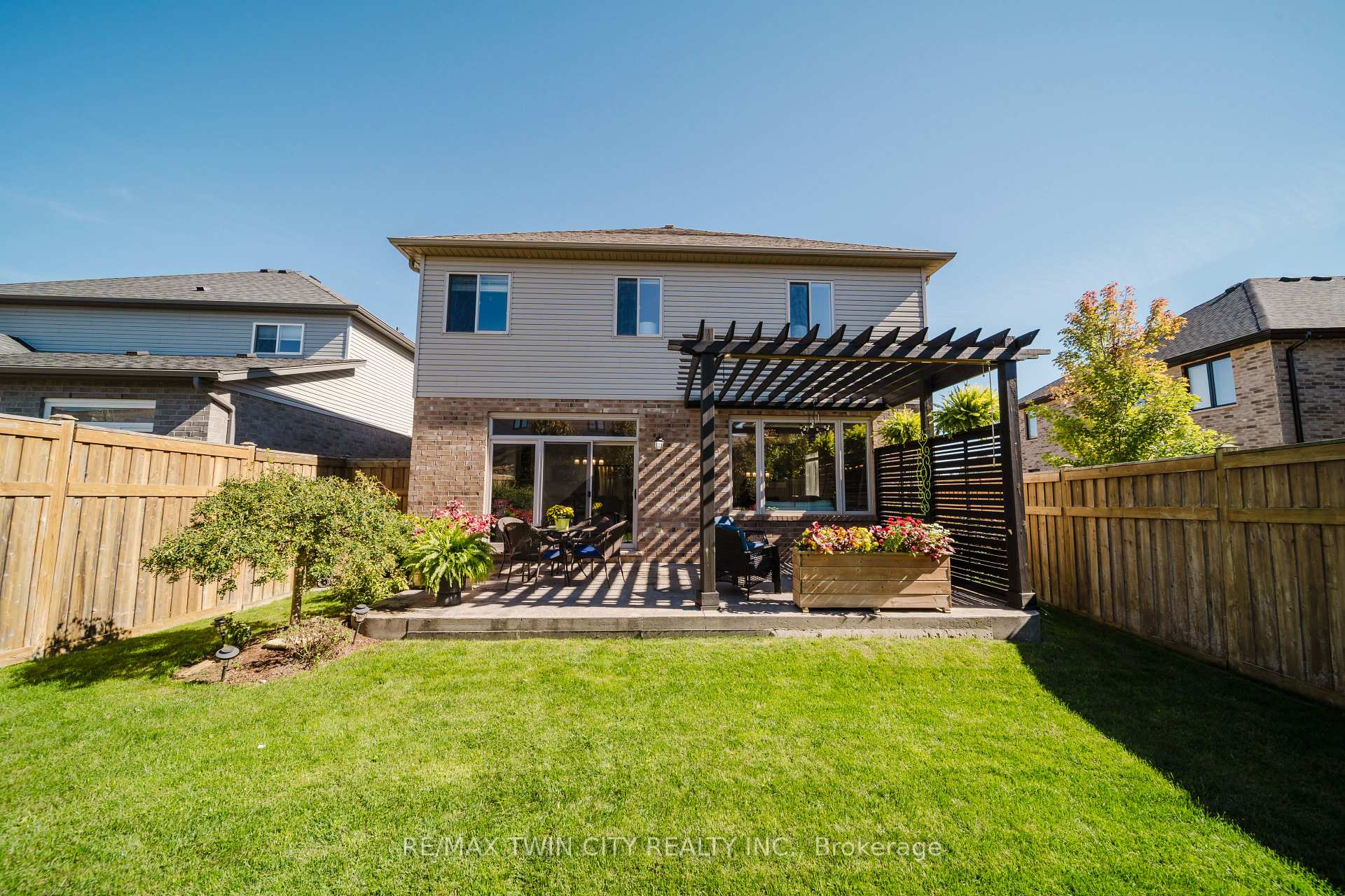 597 Sundew Drive, Waterloo — photo 2 of 5