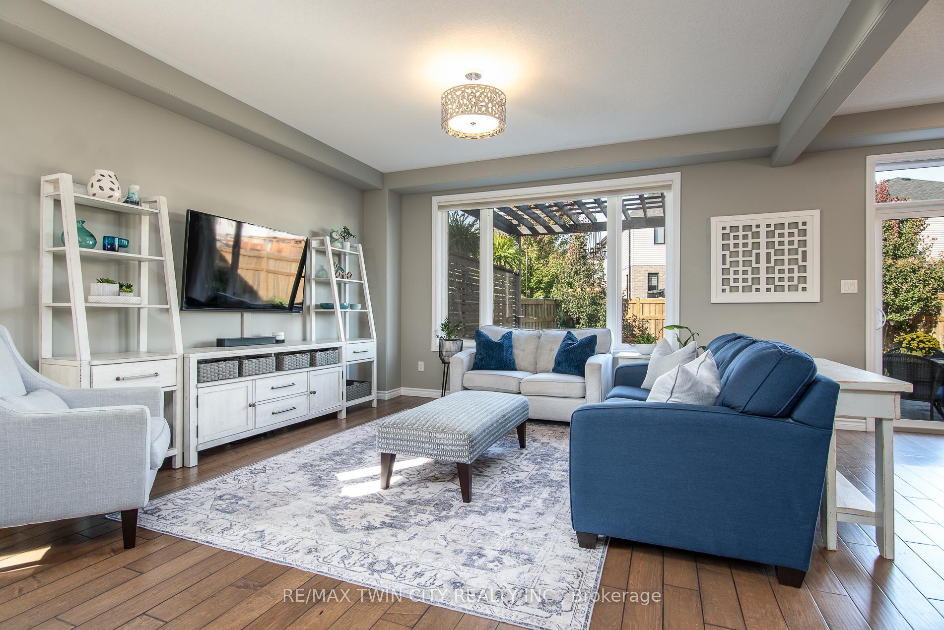 597 Sundew Drive, Waterloo — photo 4 of 5
