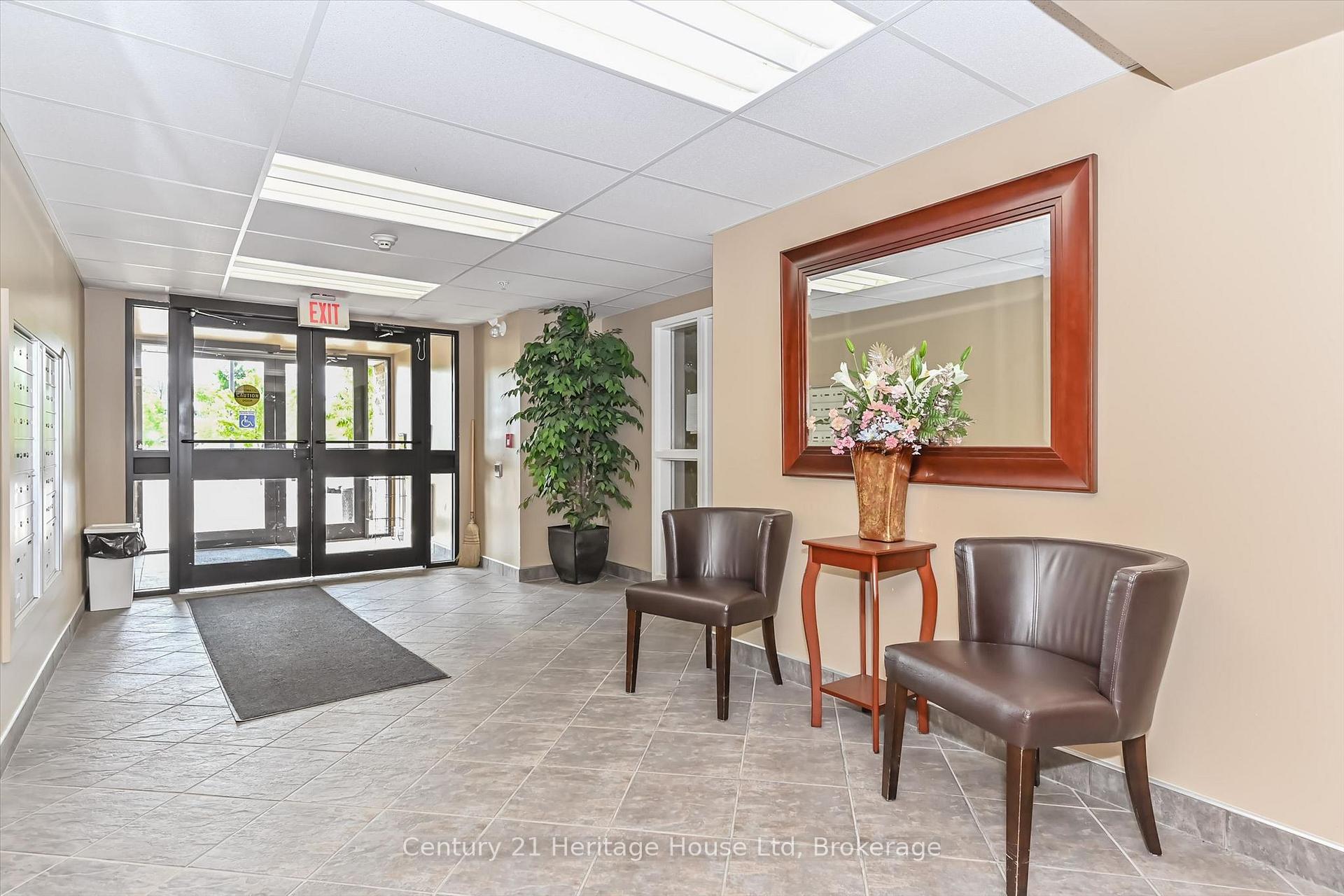 625 St David Street S 407, Centre Wellington — photo 4 of 5