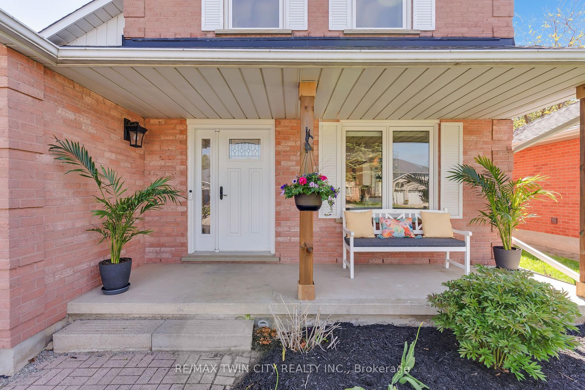 42 Handorf Drive, Cambridge — photo 2 of 5
