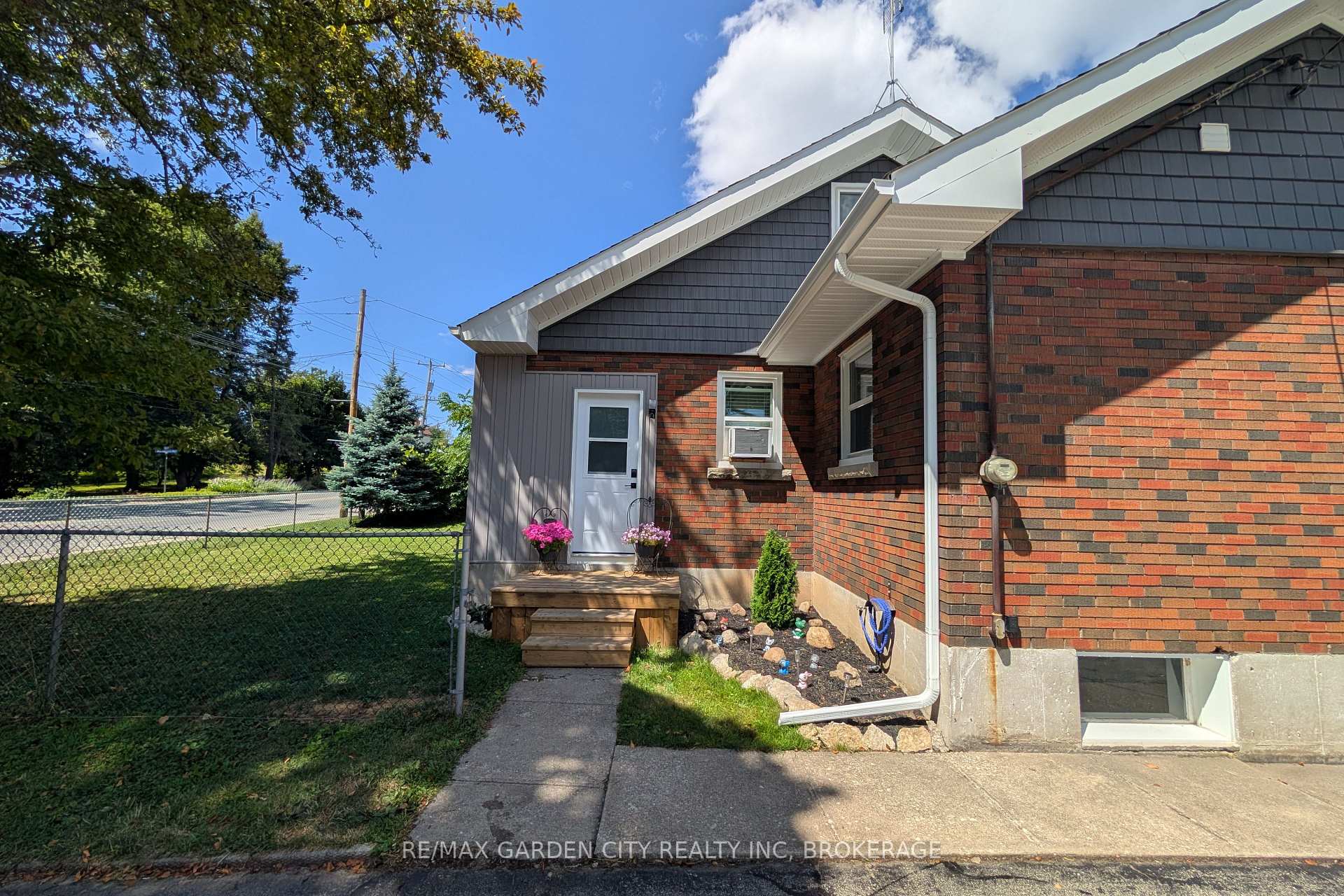 222 Ridgeway Road, Fort Erie — photo 3 of 5