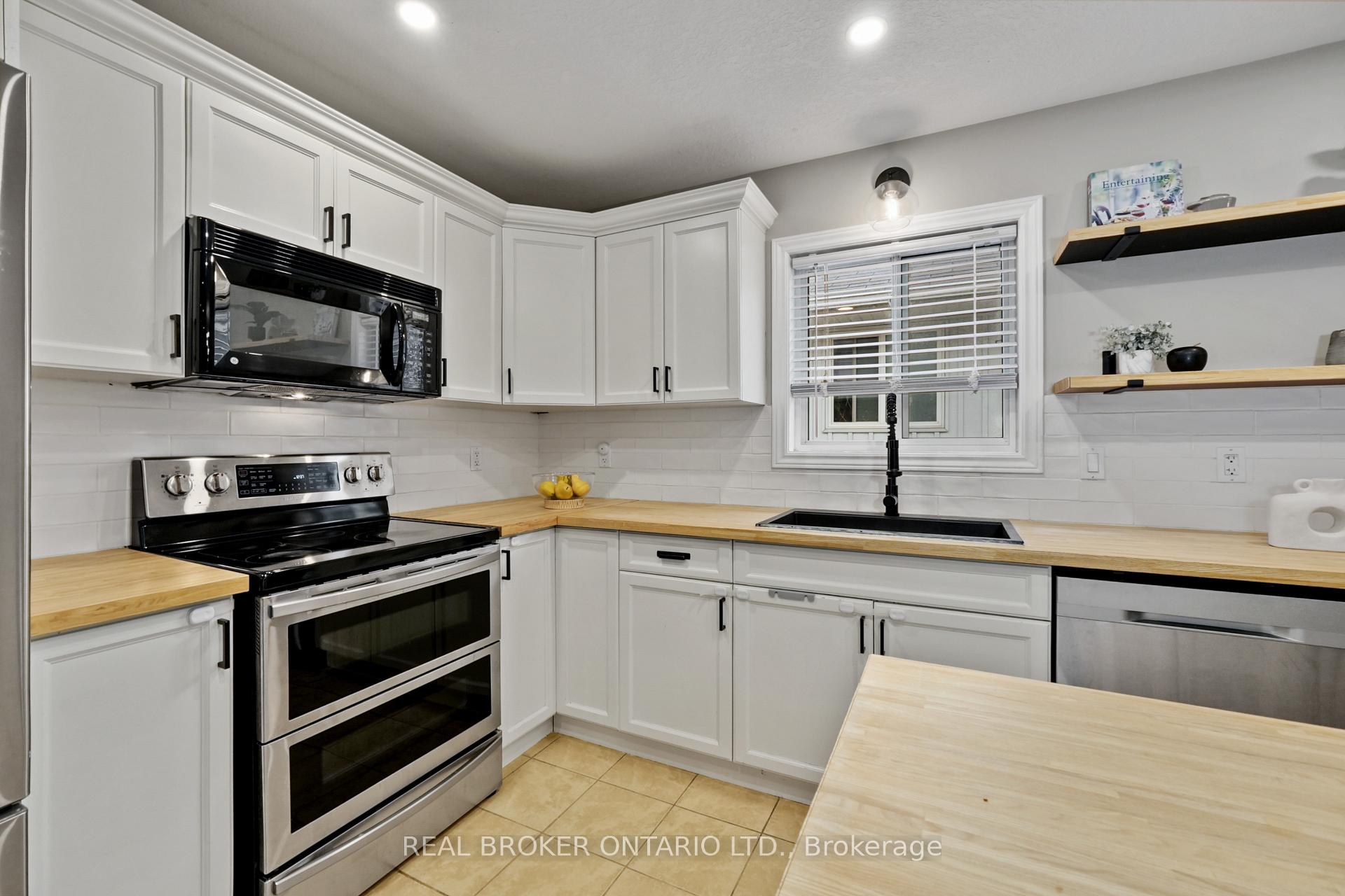 31 Fox Den Drive, Brighton — photo 4 of 5