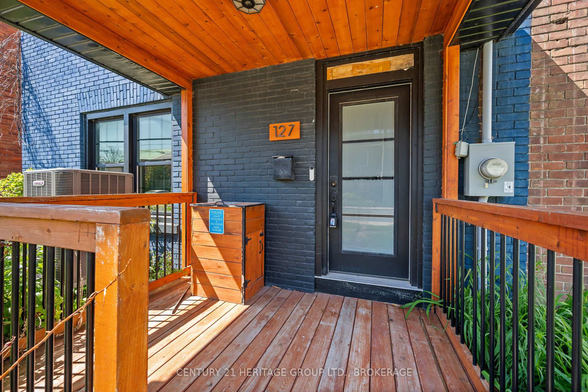 127 Stephen Street N, Kingston — photo 4 of 5