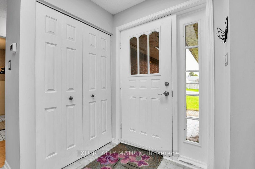 72 Castlebeau Street, Russell — photo 3 of 5