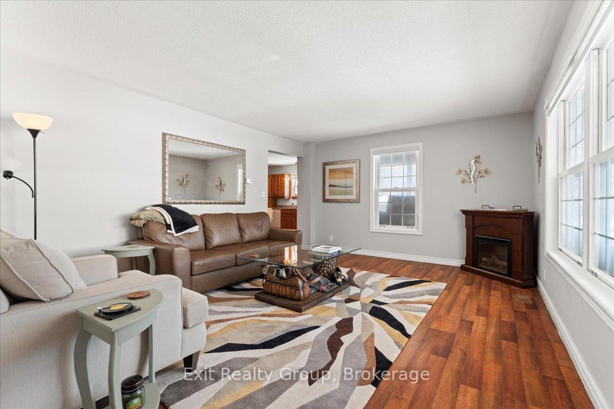22 Willow Point Road, Brighton — photo 4 of 5