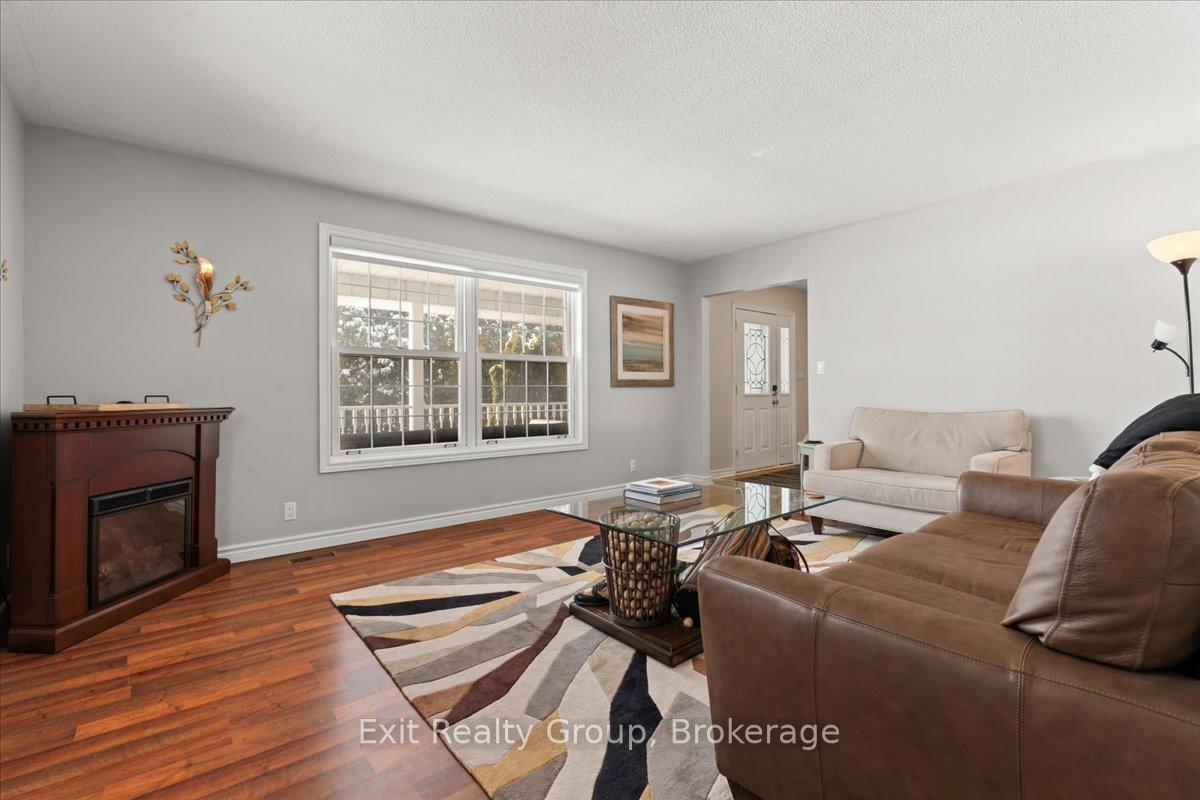 22 Willow Point Road, Brighton — photo 5 of 5