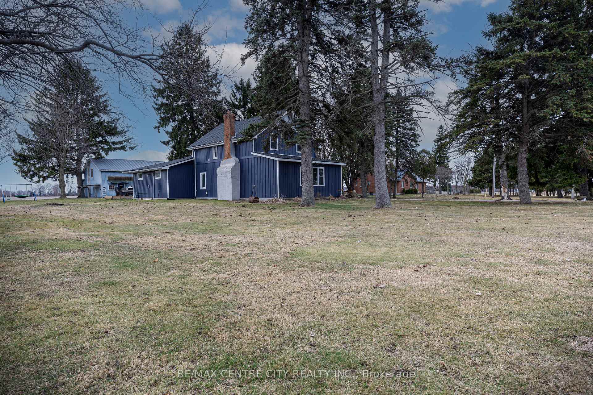26179 Talbot Line, West Elgin — photo 2 of 5