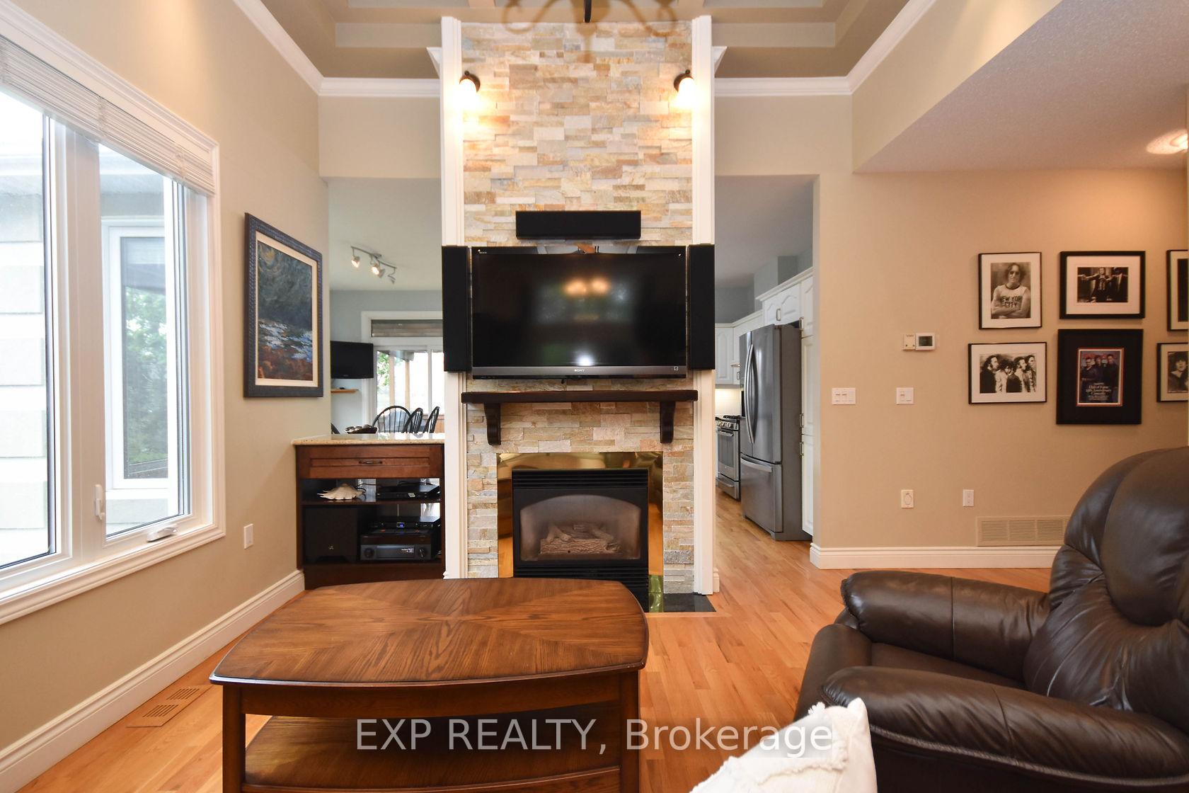 29 STONECROFT Terrace, Kanata — photo 3 of 5