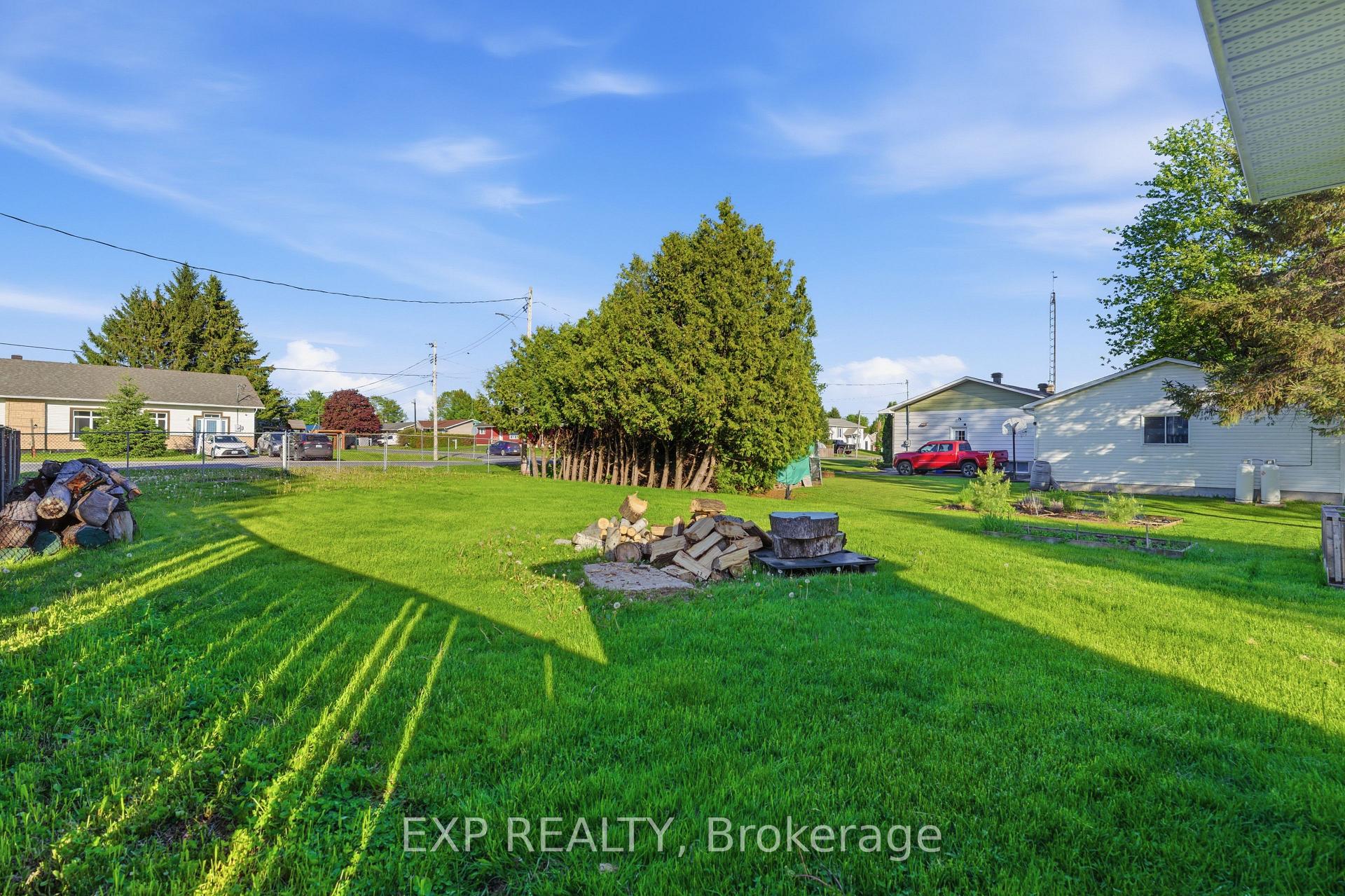 4 MONTCALM Street, Clarence-Rockland — photo 3 of 5