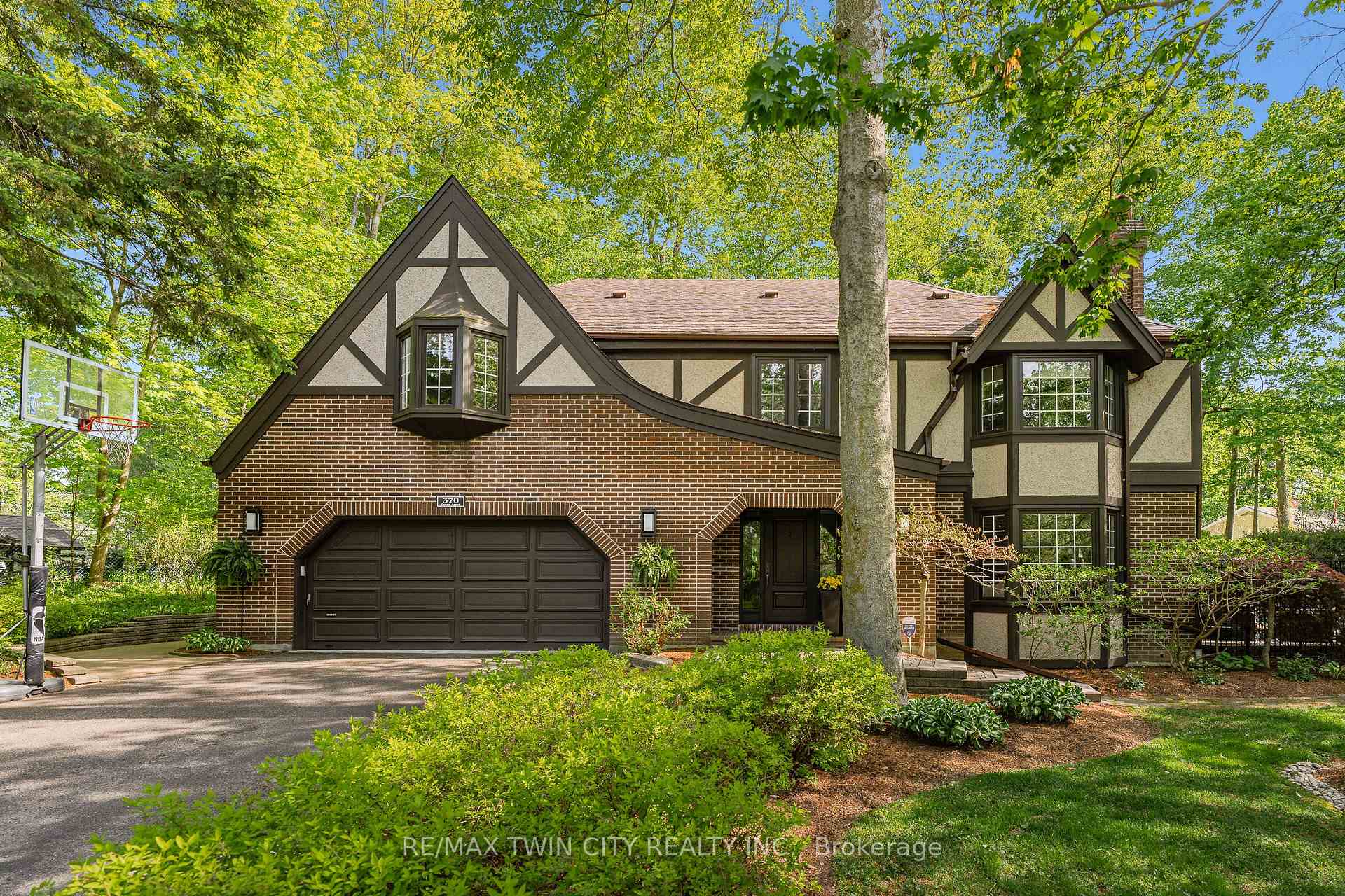 370 Green Acres Drive, Waterloo — photo 3 of 5