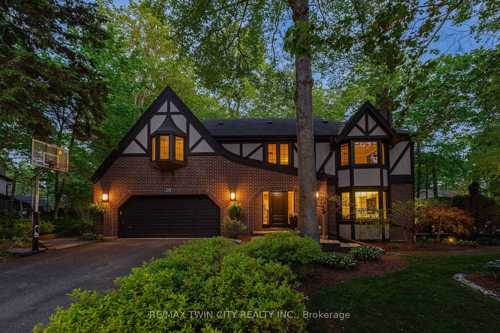 370 Green Acres Drive, Waterloo — photo 4 of 5