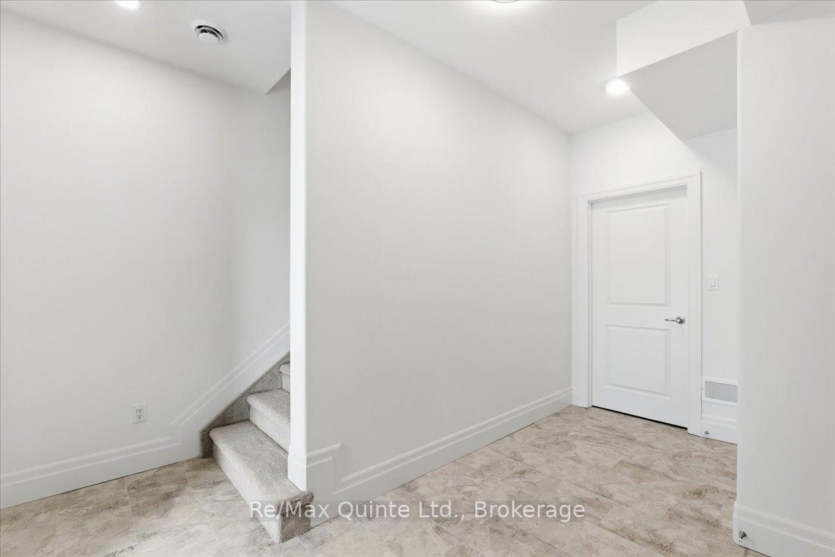 101 Buchanan Avenue, Prince Edward County — photo 2 of 5