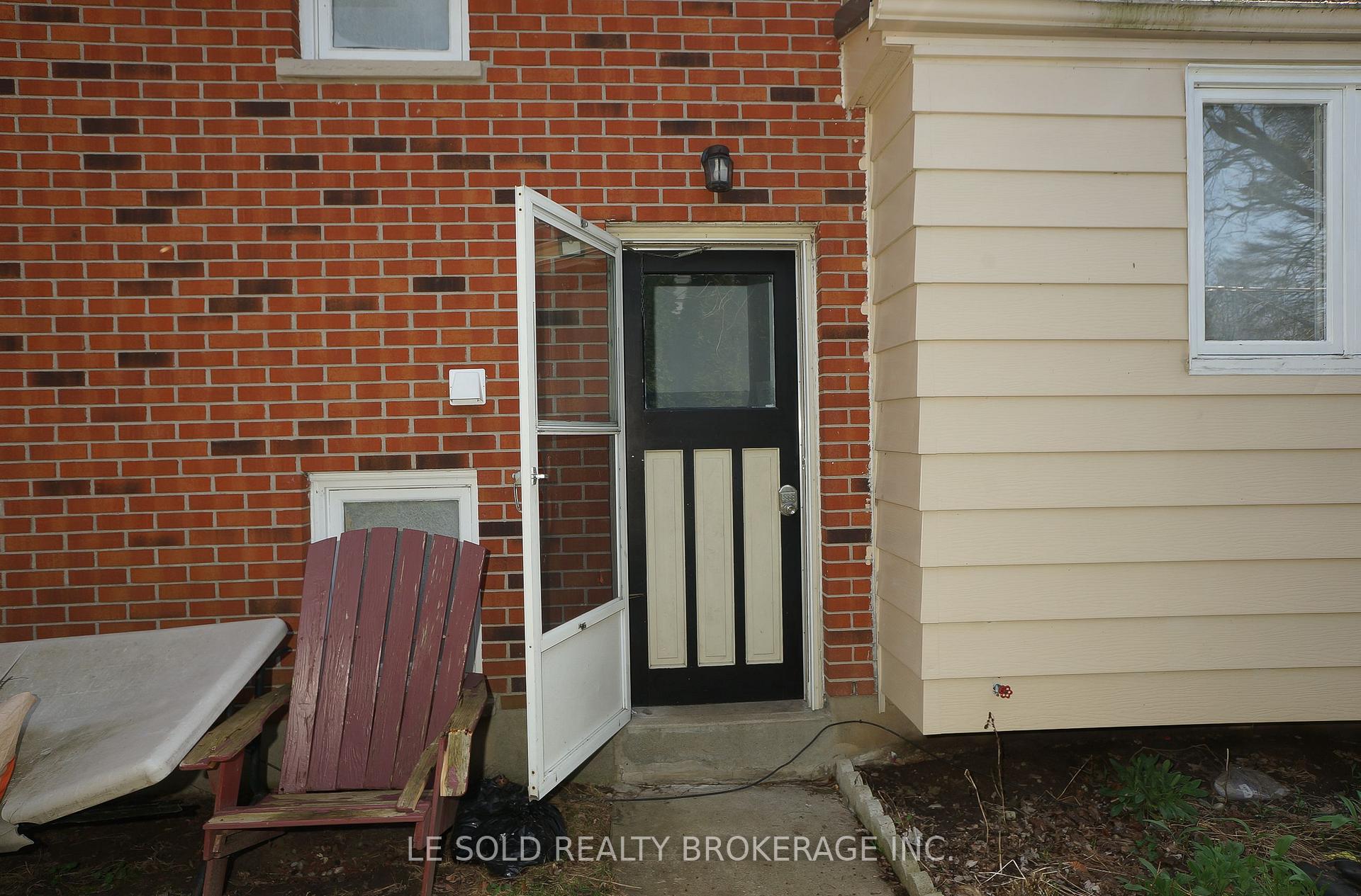 1653 Milestone Road Lower Unit, London North — photo 3 of 5