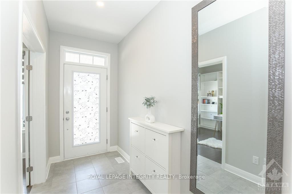 396 HUNTSVILLE Drive, Kanata — photo 2 of 5