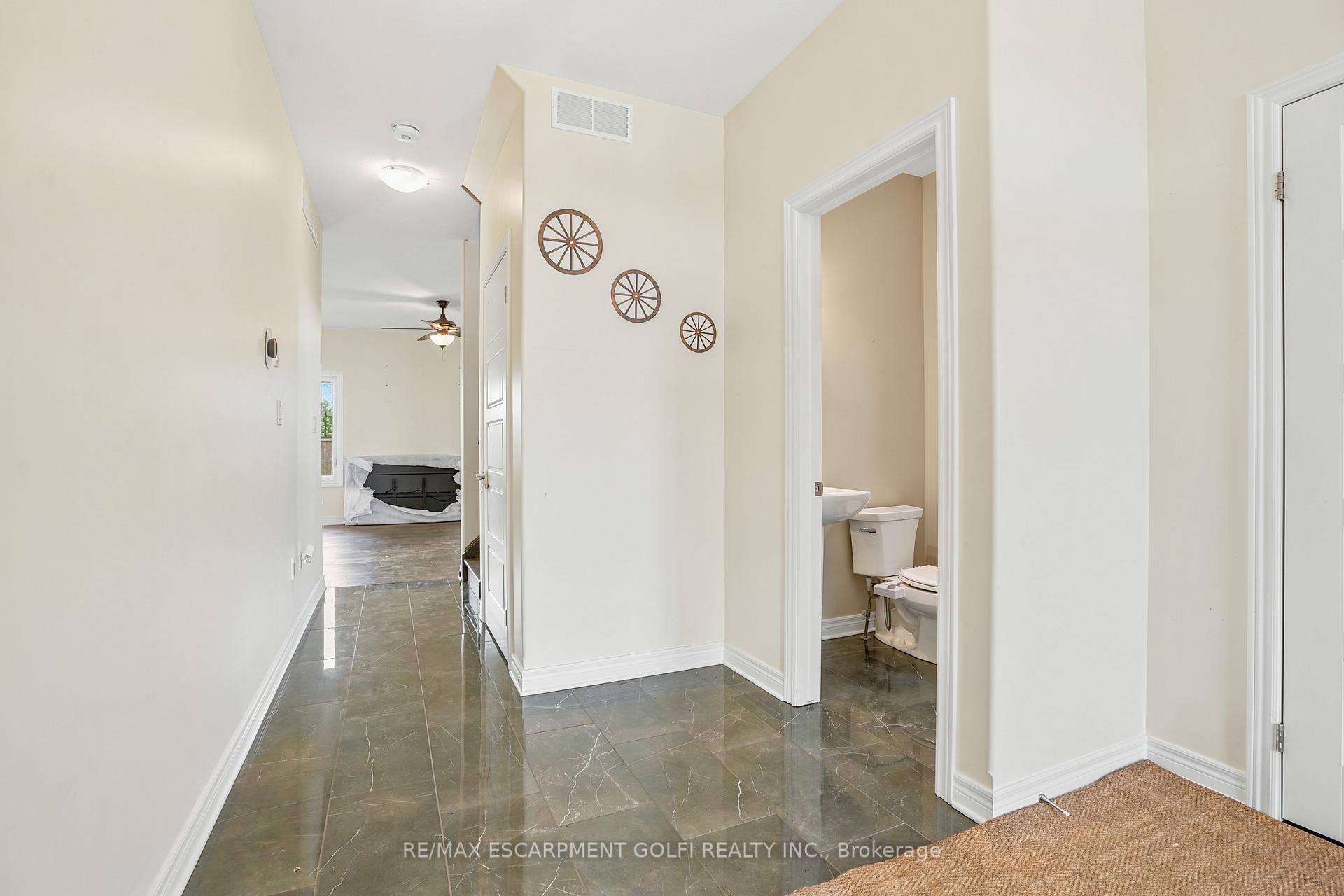 374 Viger Drive S, Welland — photo 4 of 5