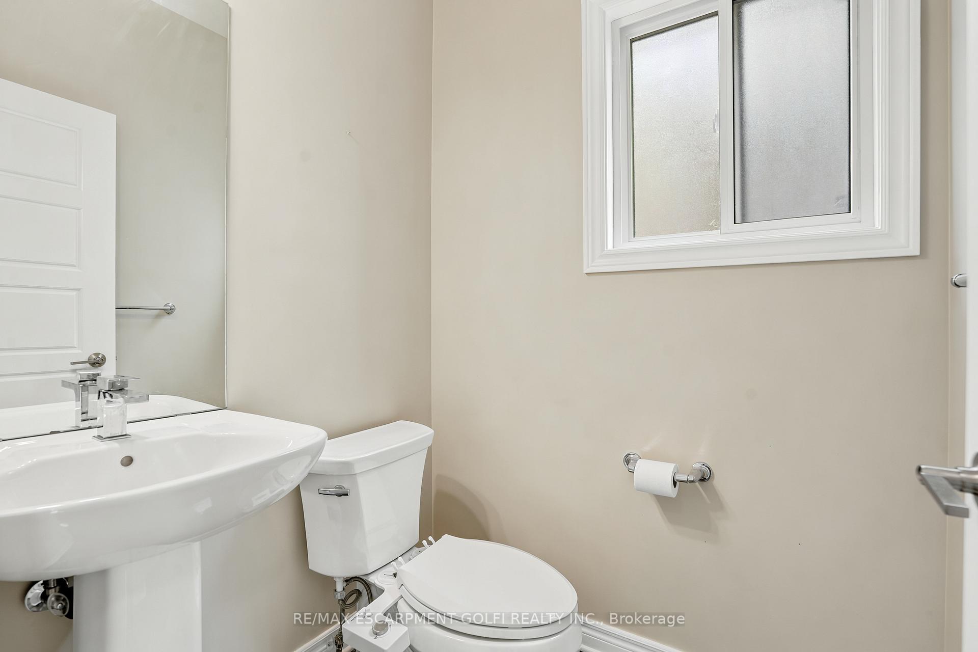 374 Viger Drive S, Welland — photo 5 of 5