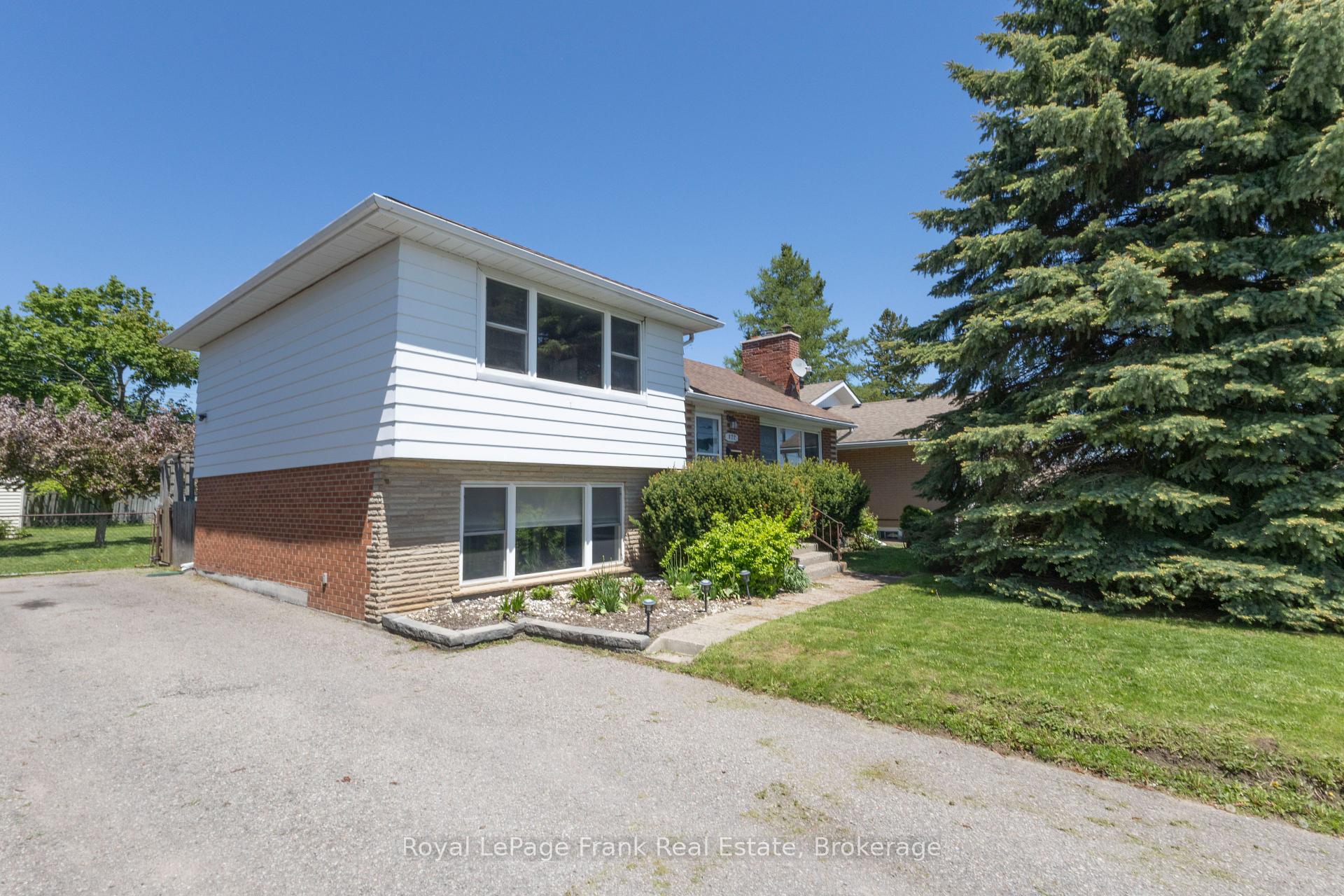 872 Weller Street, Peterborough — photo 2 of 5