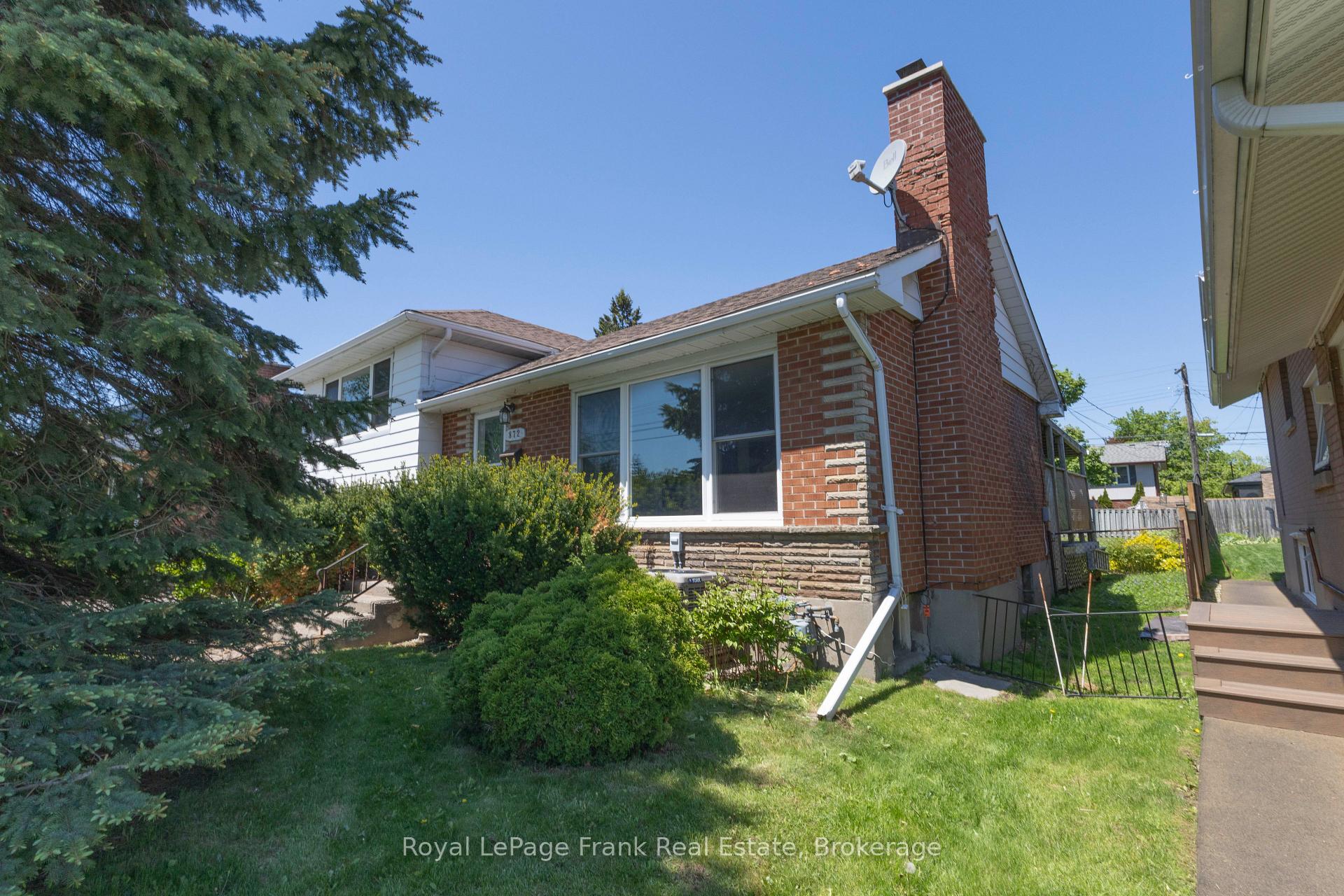 872 Weller Street, Peterborough — photo 3 of 5